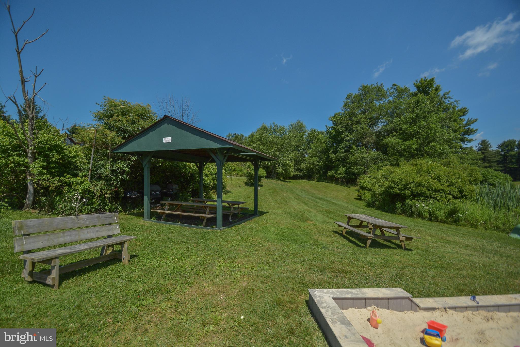 PARADISE POINT - Residential