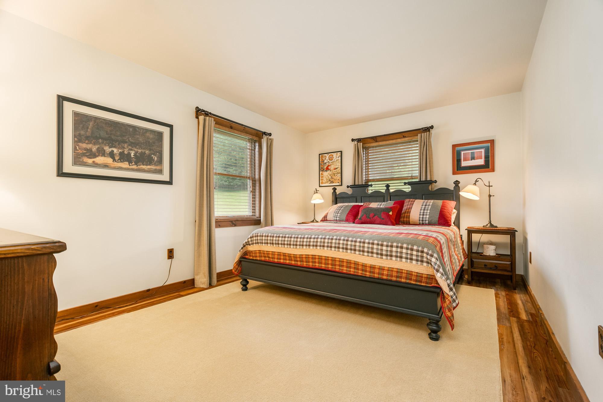 PARADISE POINT - Residential