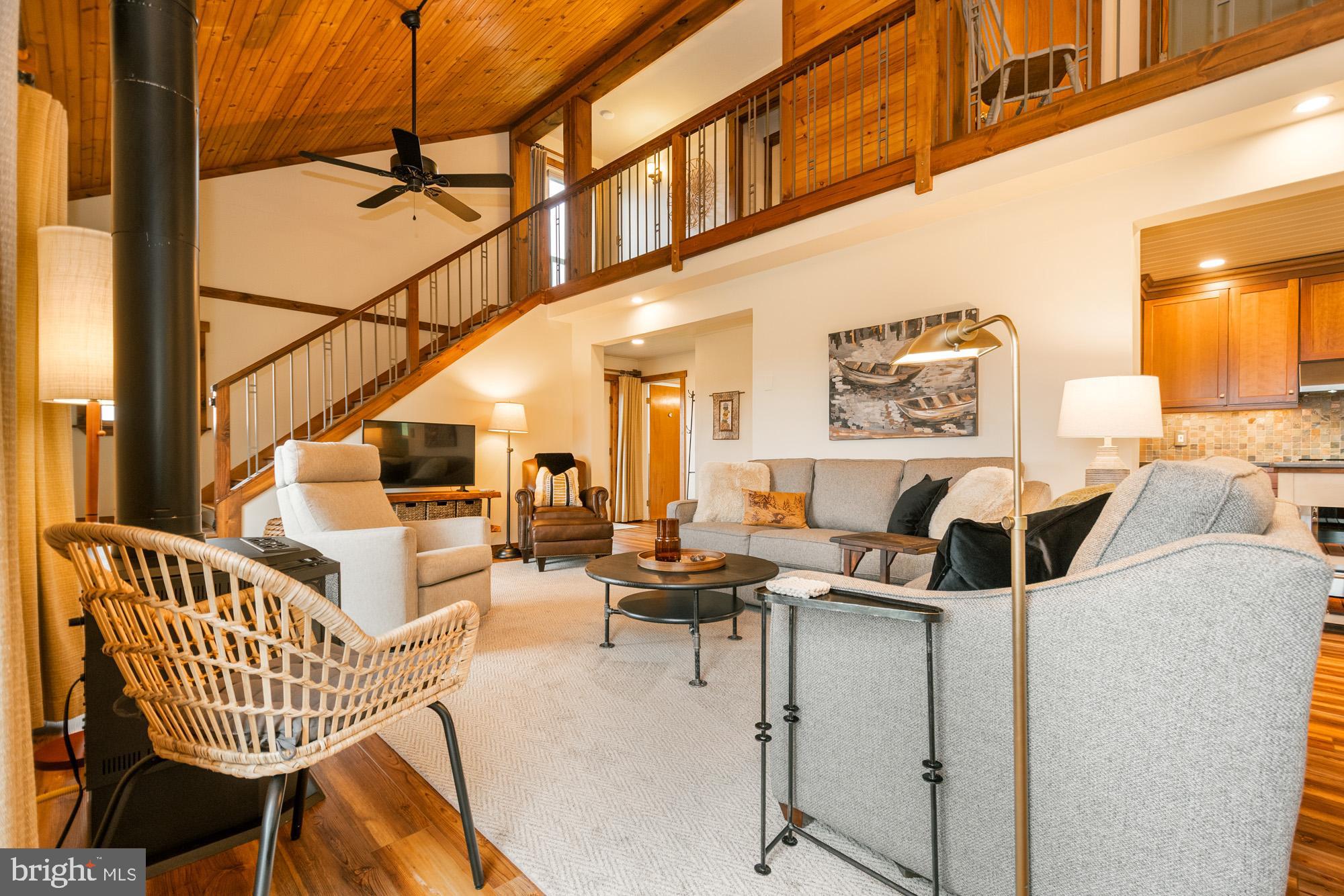 PARADISE POINT - Residential