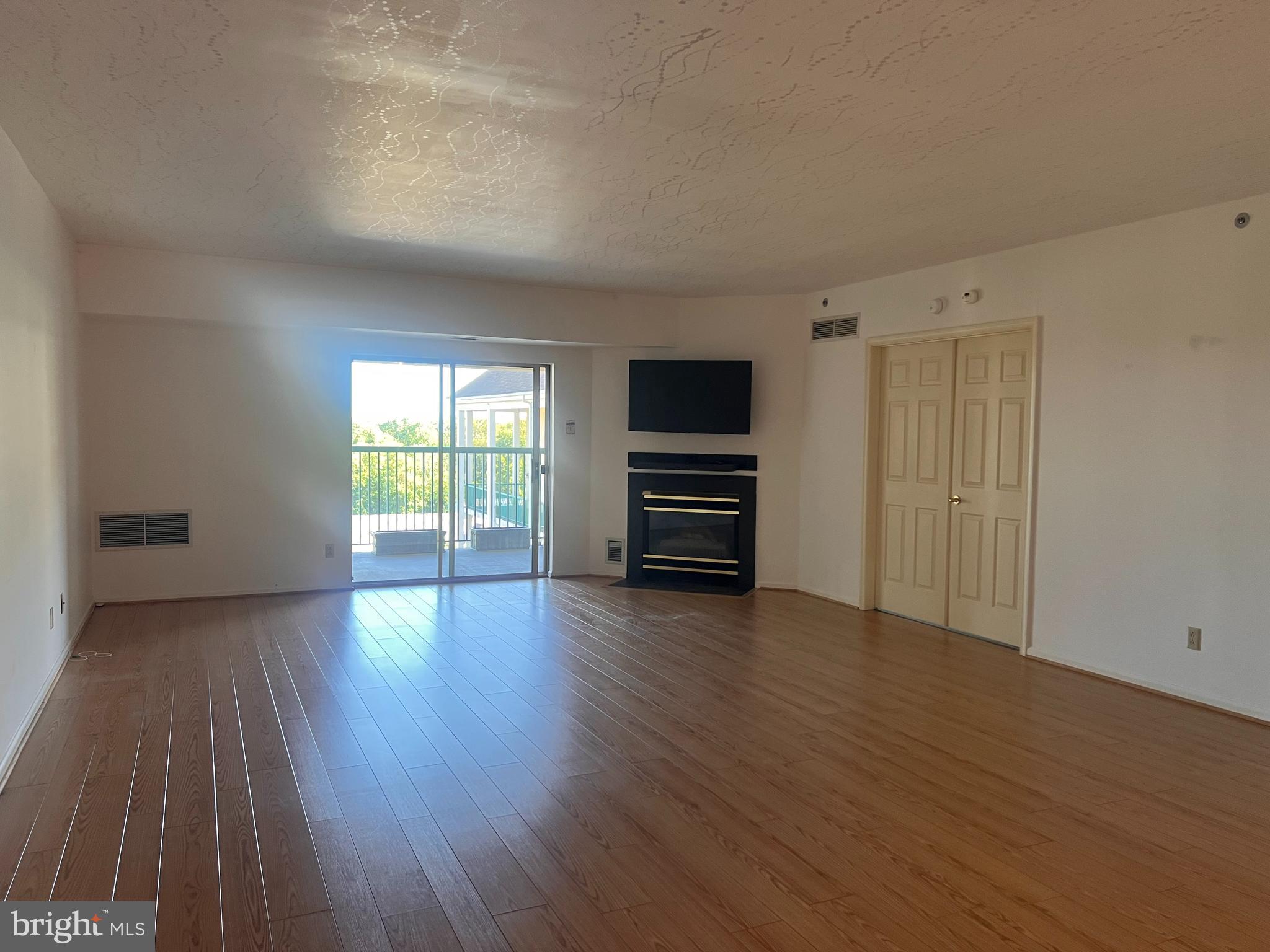 6073 MAIN STREET