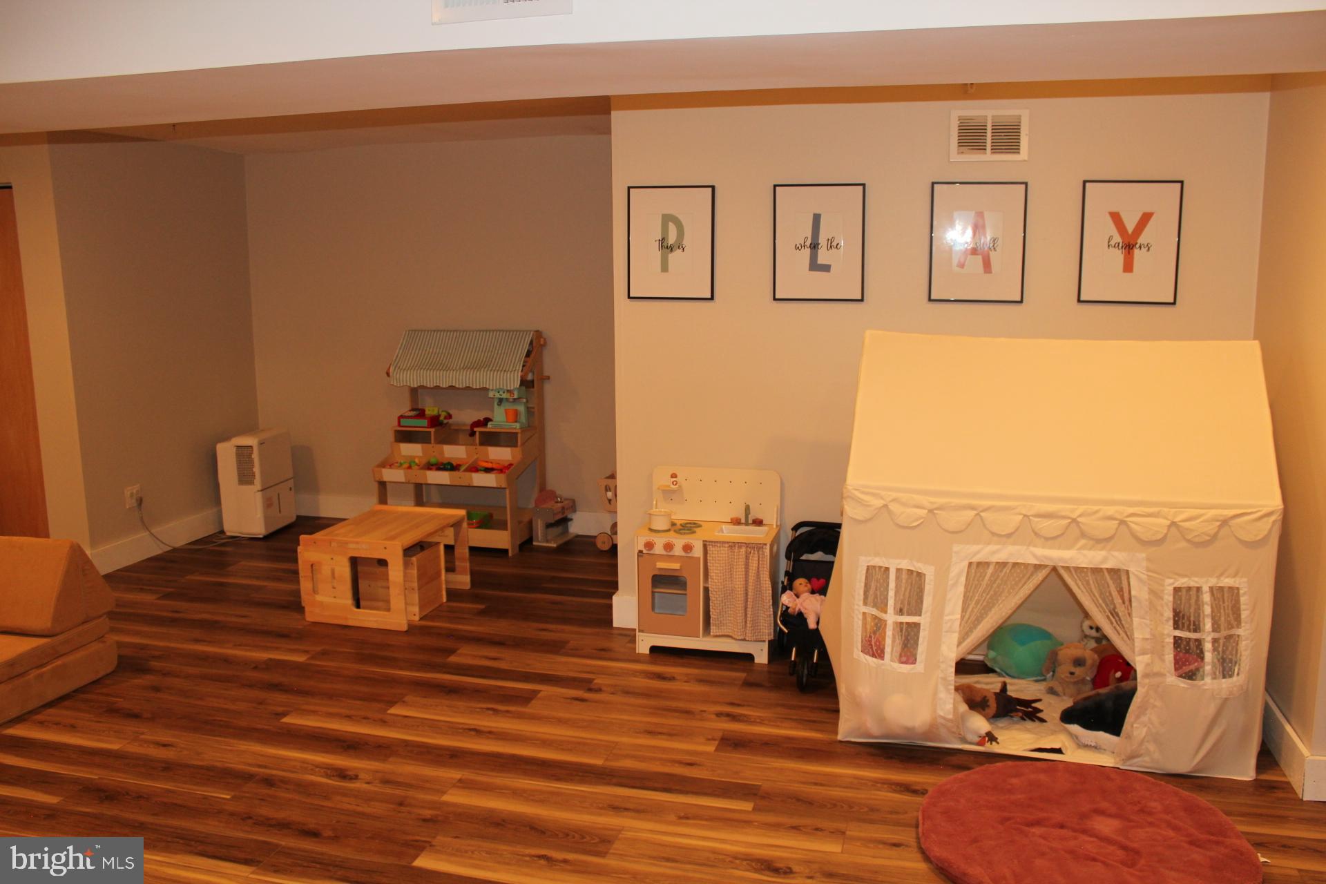 SUMMER LEA - Residential