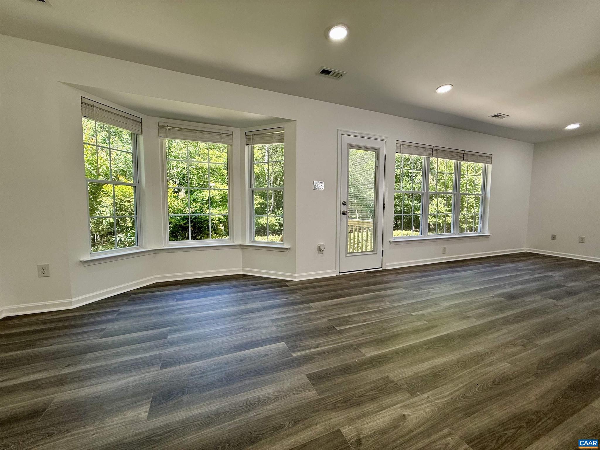 MOUNTAIN VIEW ESTATES - Residential