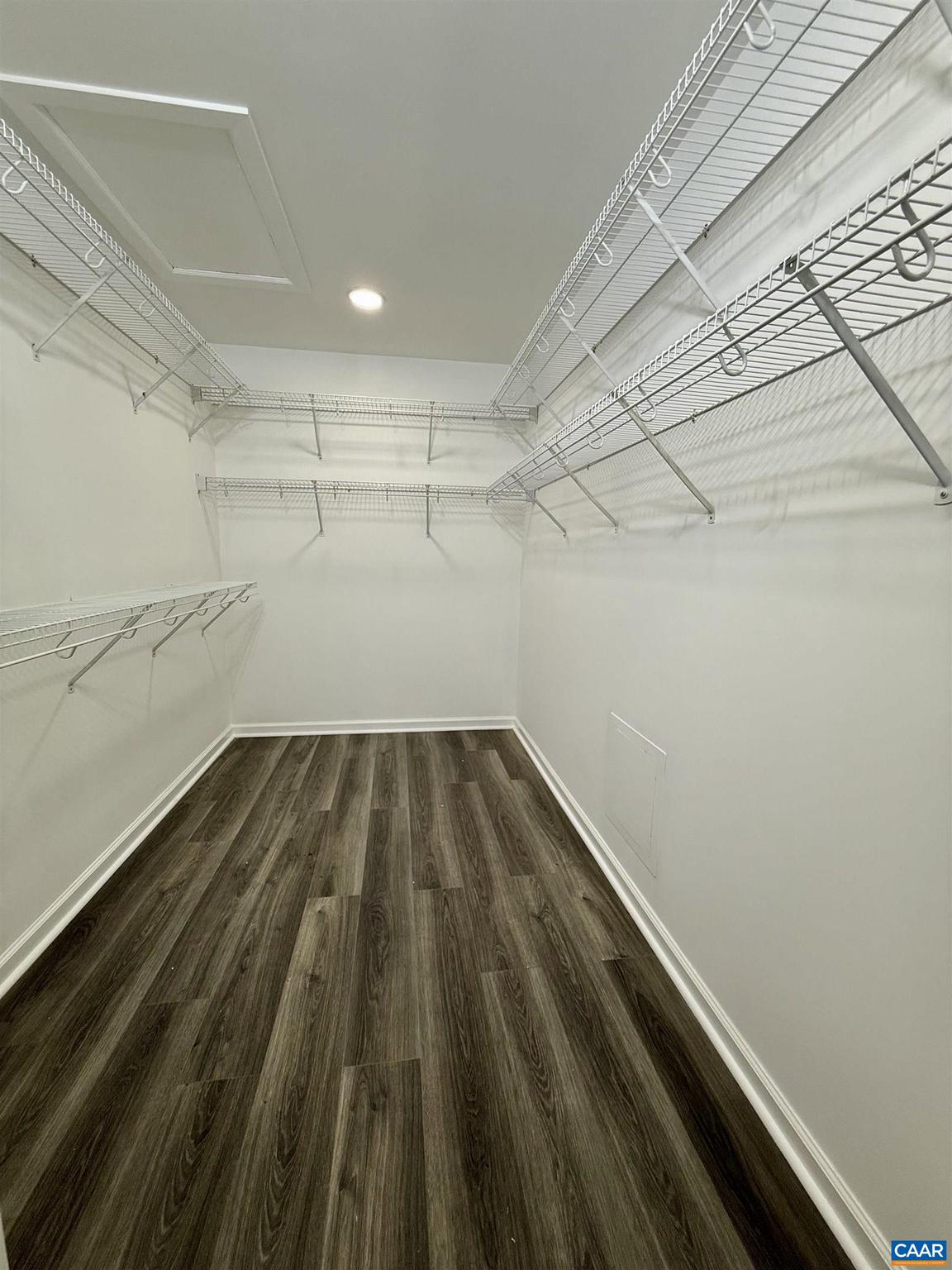 MOUNTAIN VIEW ESTATES - Residential