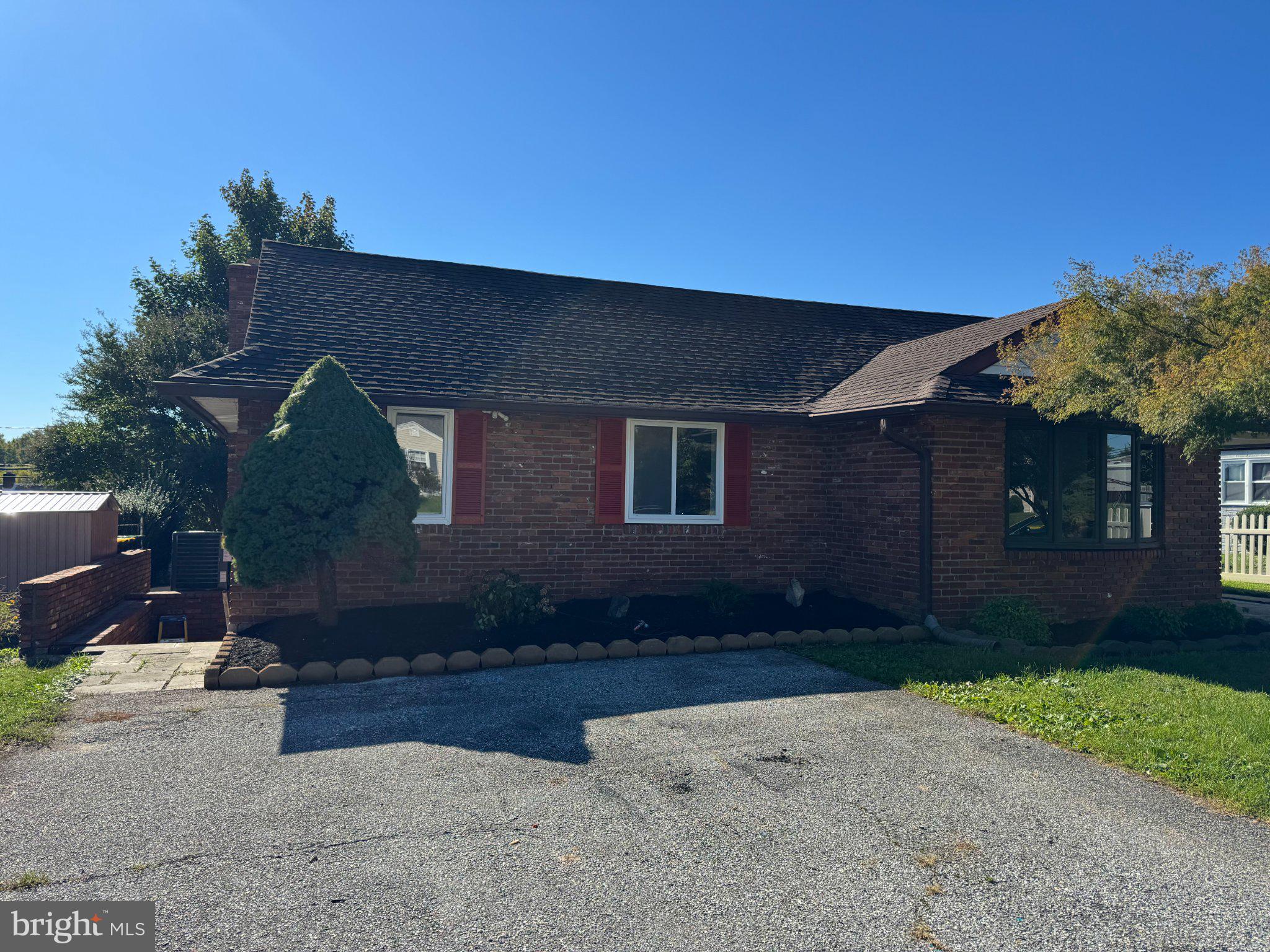 40 UNIVERSITY AVENUE
