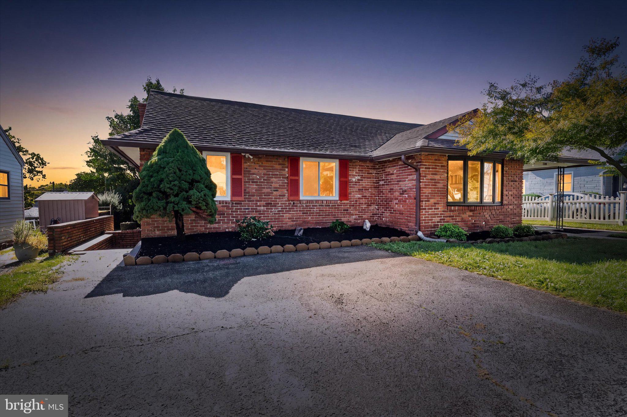 40 UNIVERSITY AVENUE
