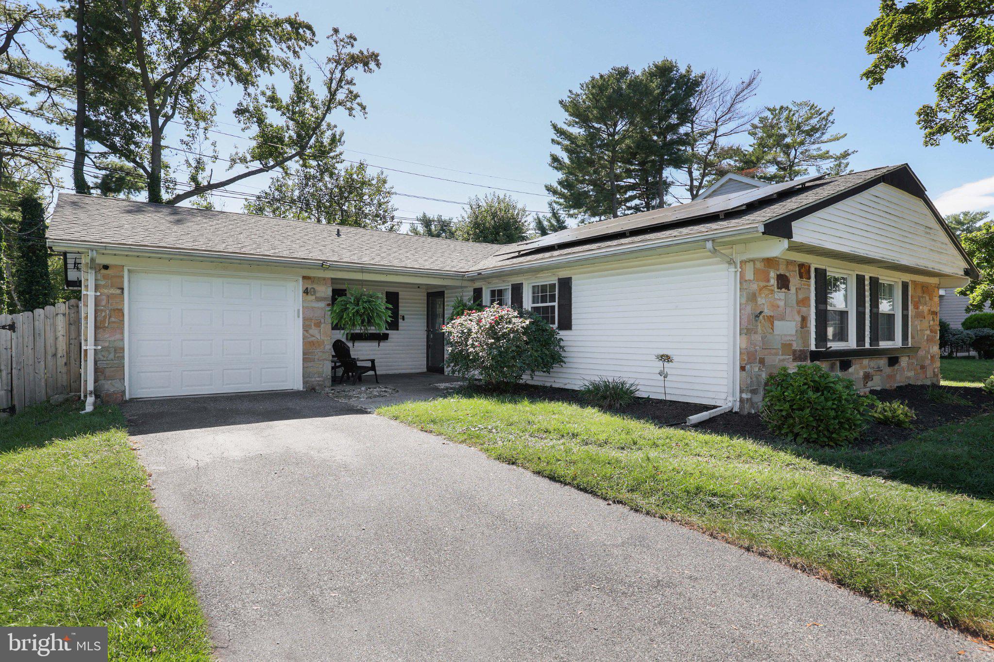 40 HOLIDAY LANE