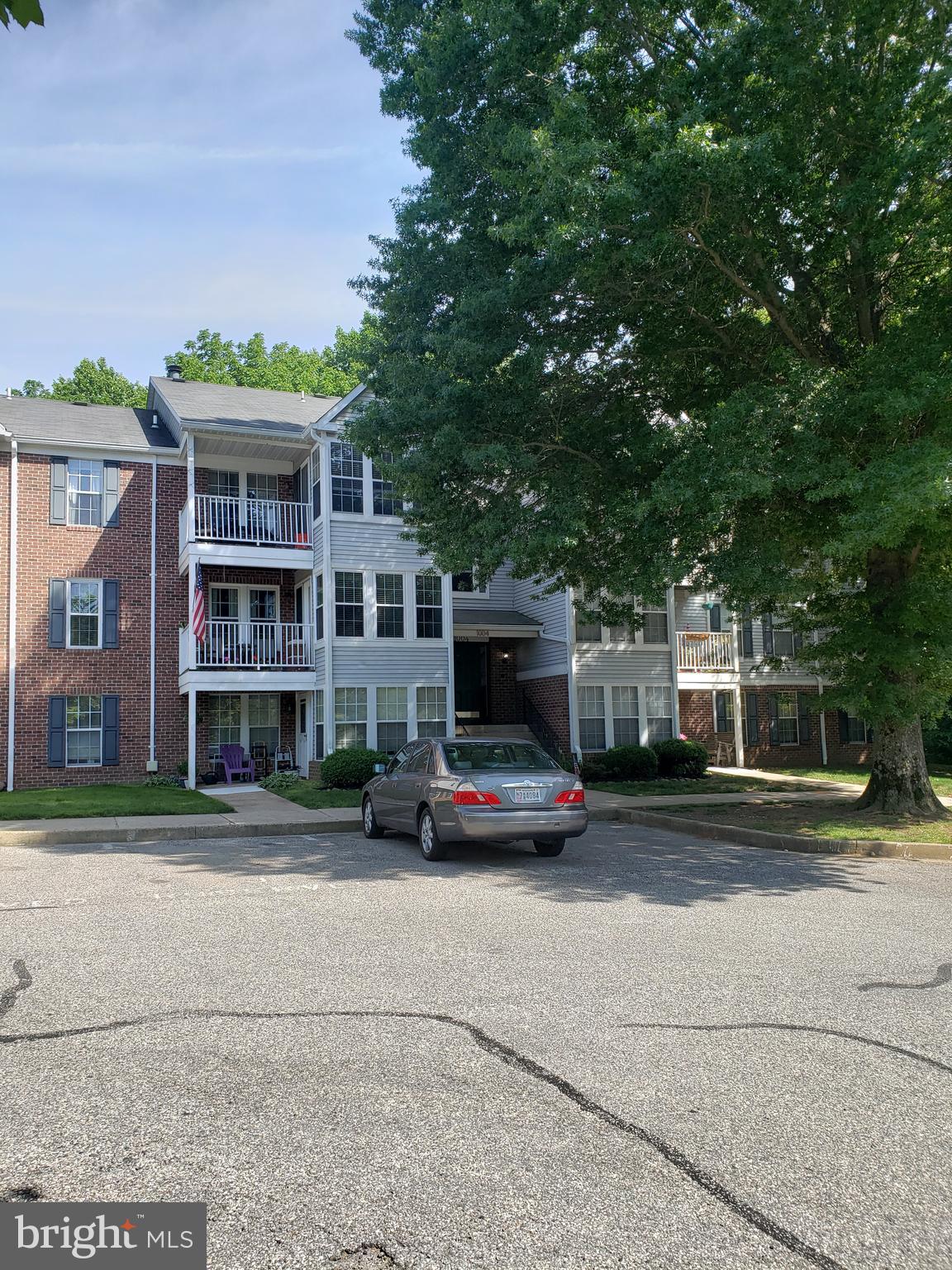 1004 JESSICAS COURT J 9