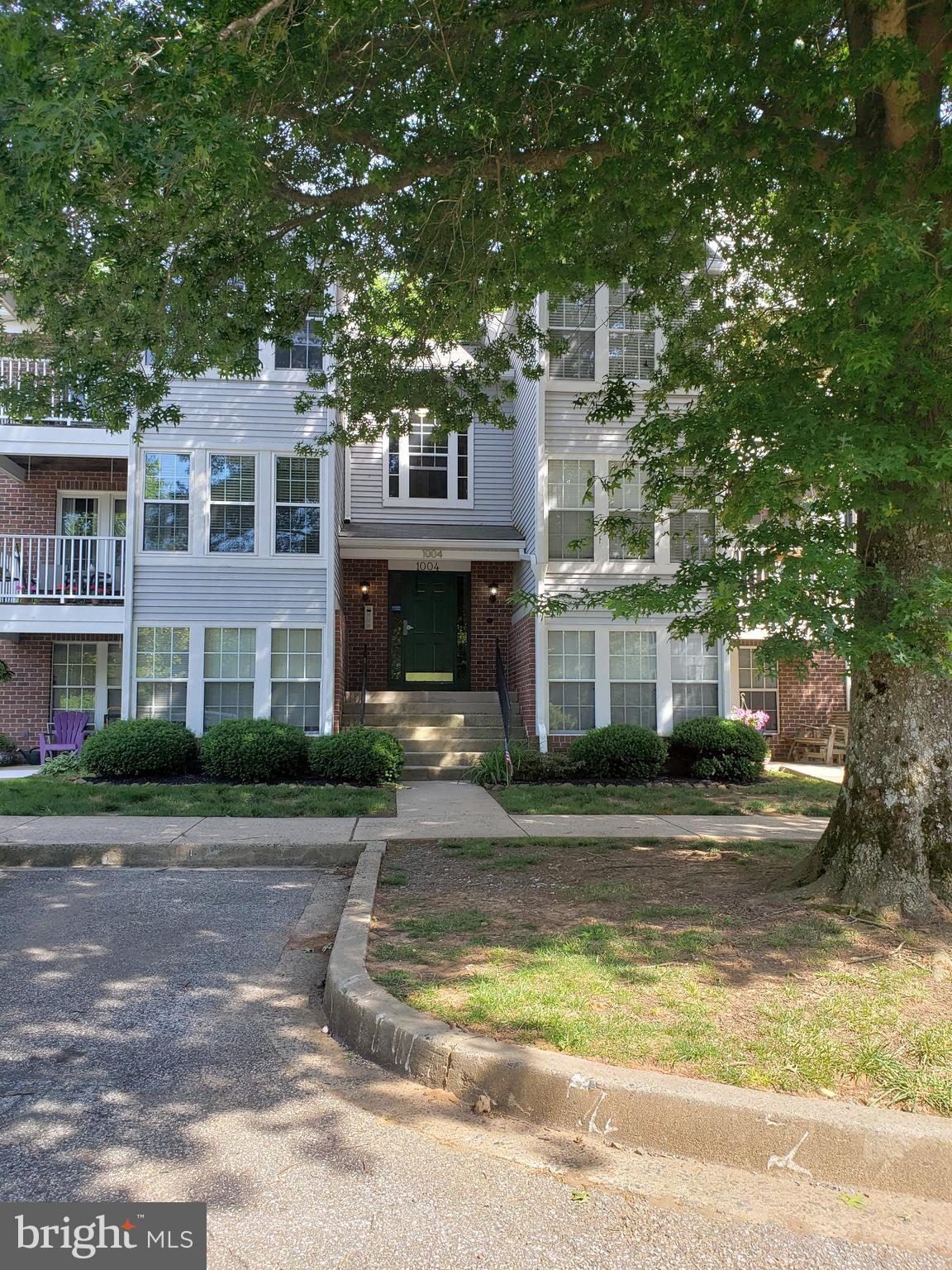 1004 JESSICAS COURT J 9