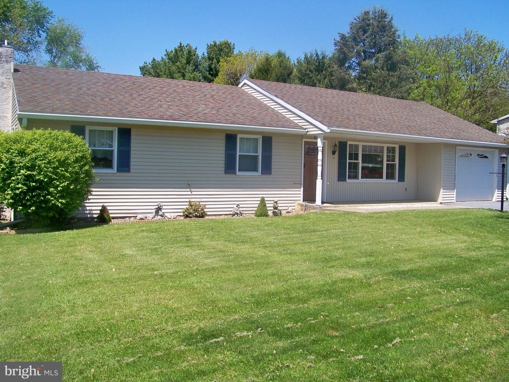 Photo of 32 Green Acre Road, LITITZ, PA 17543 (MLS # PALA2087612)