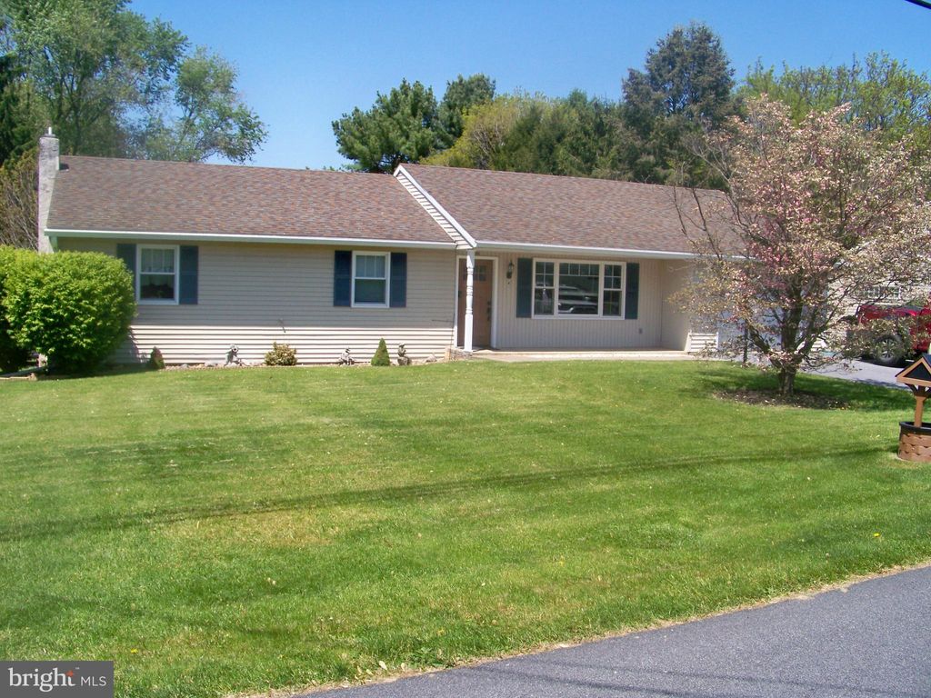Photo of 32 Green Acre Road, LITITZ, PA 17543 (MLS # PALA2087612)