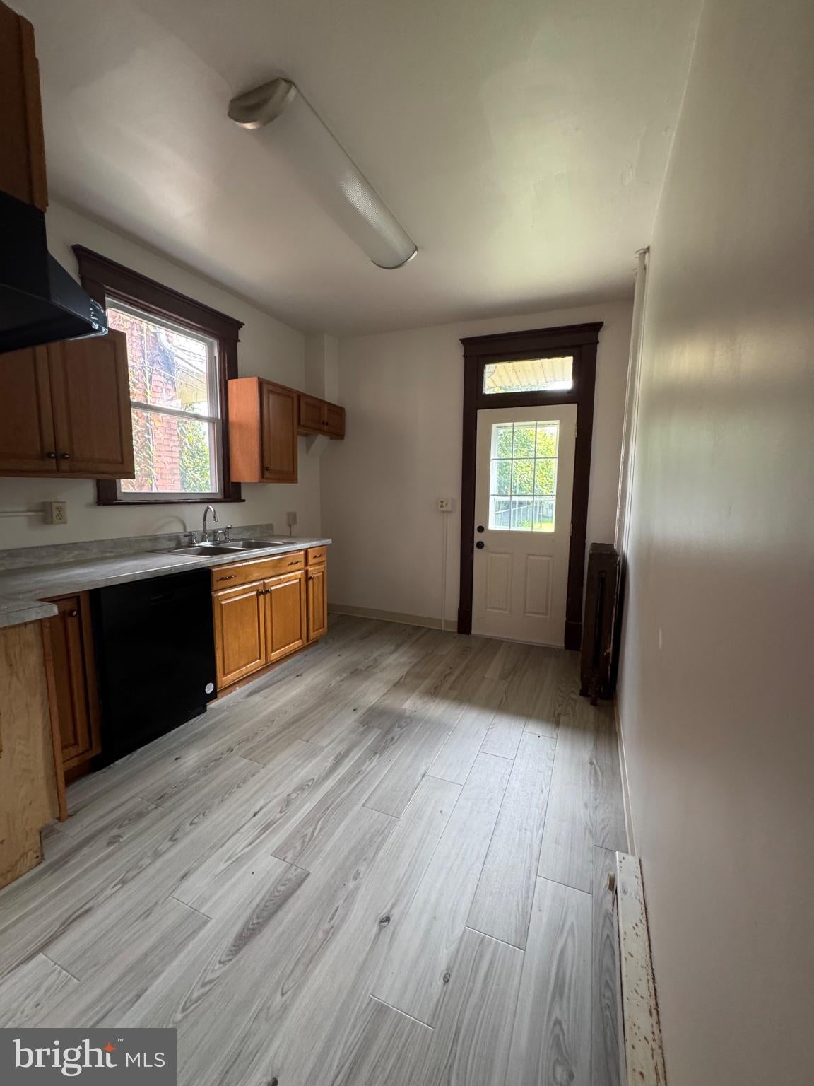 136 W 3RD STREET