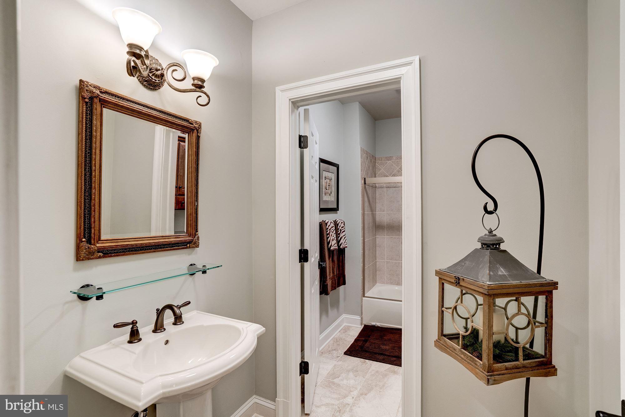 THE ENGLISH HILLS - Residential