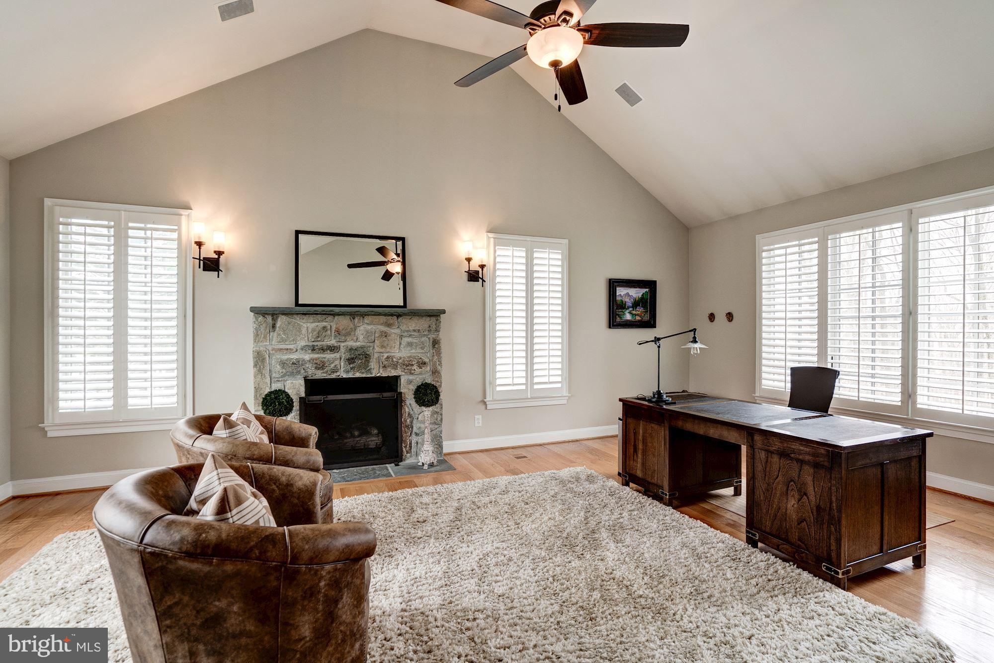 THE ENGLISH HILLS - Residential