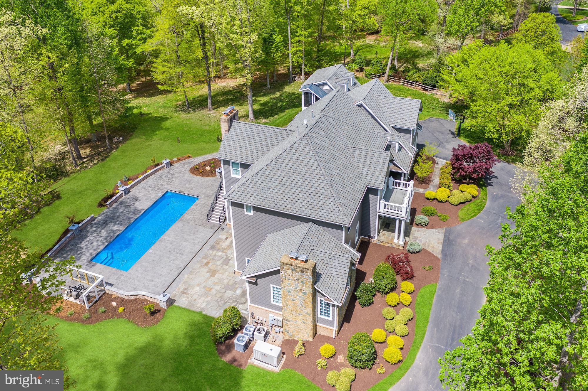 THE ENGLISH HILLS - Residential