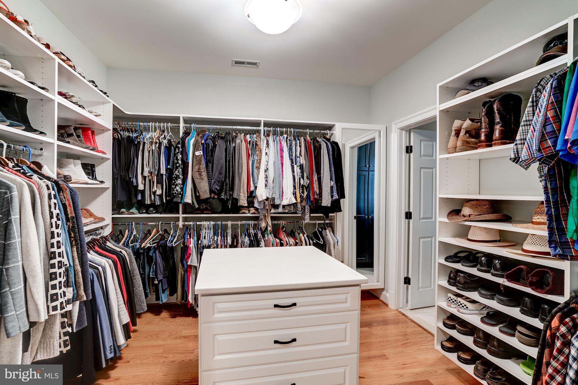 THE ENGLISH HILLS - Residential