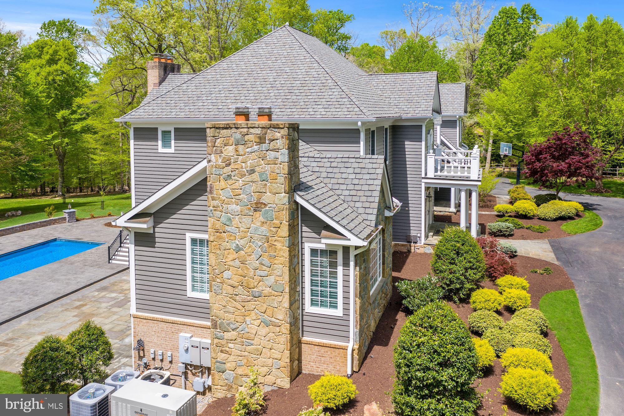 THE ENGLISH HILLS - Residential