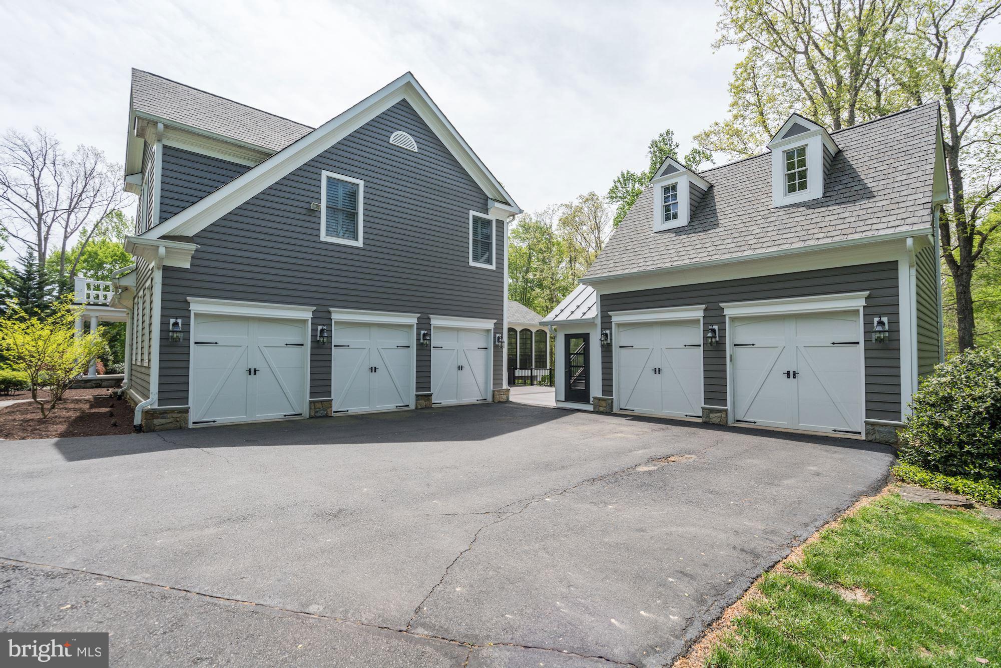 THE ENGLISH HILLS - Residential