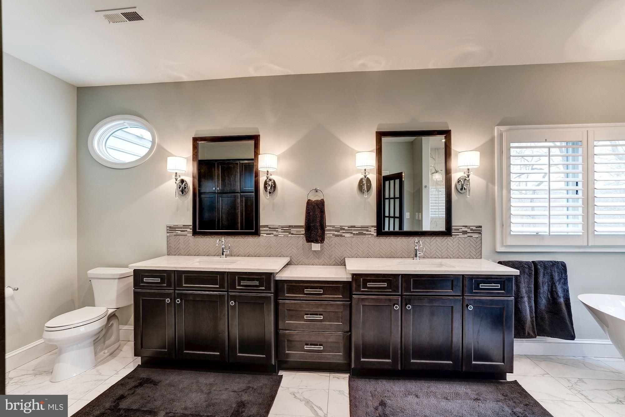 THE ENGLISH HILLS - Residential