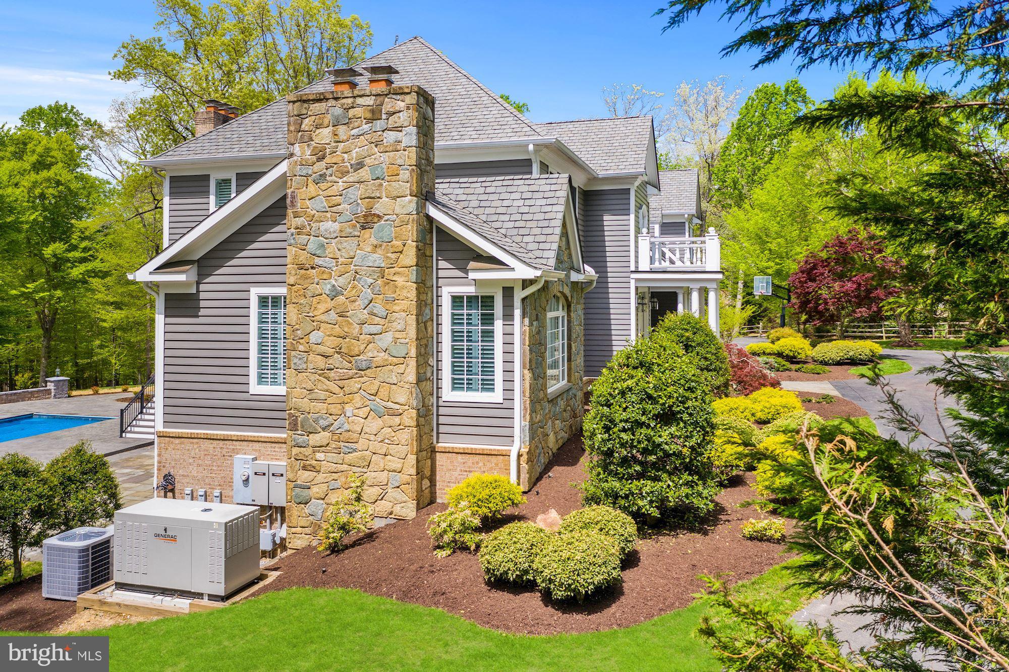 THE ENGLISH HILLS - Residential