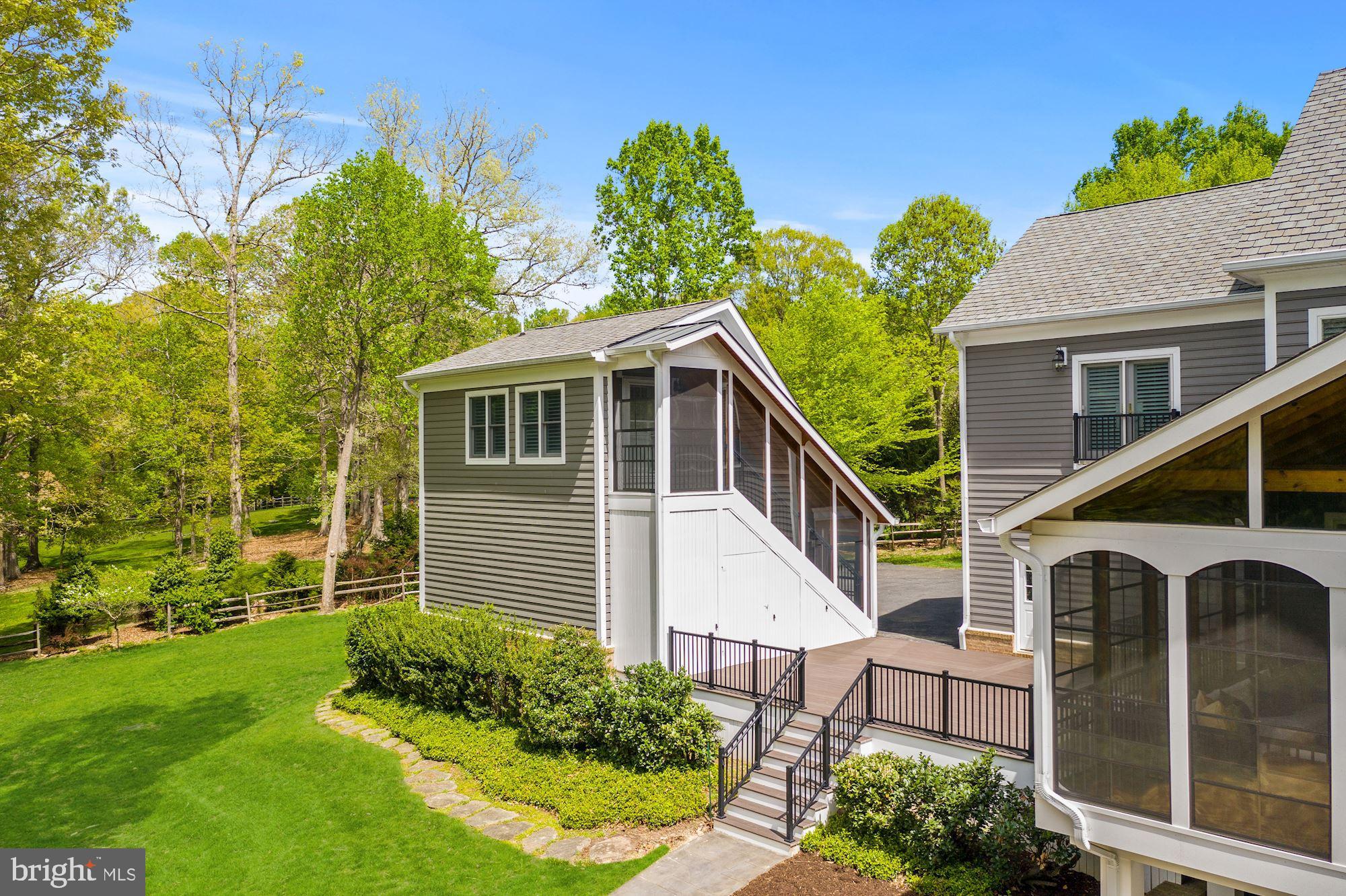 THE ENGLISH HILLS - Residential