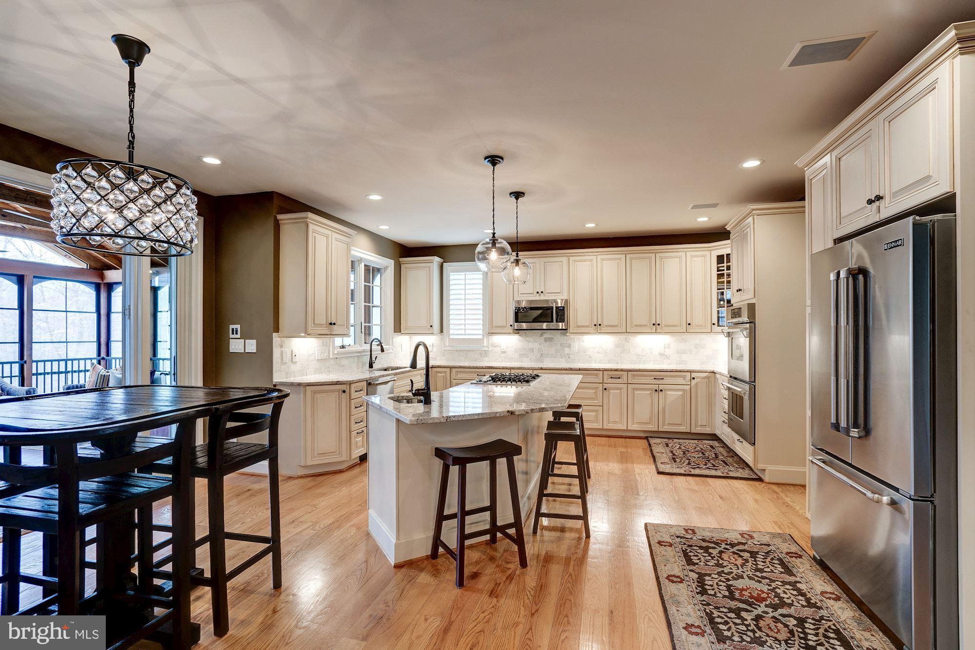 THE ENGLISH HILLS - Residential