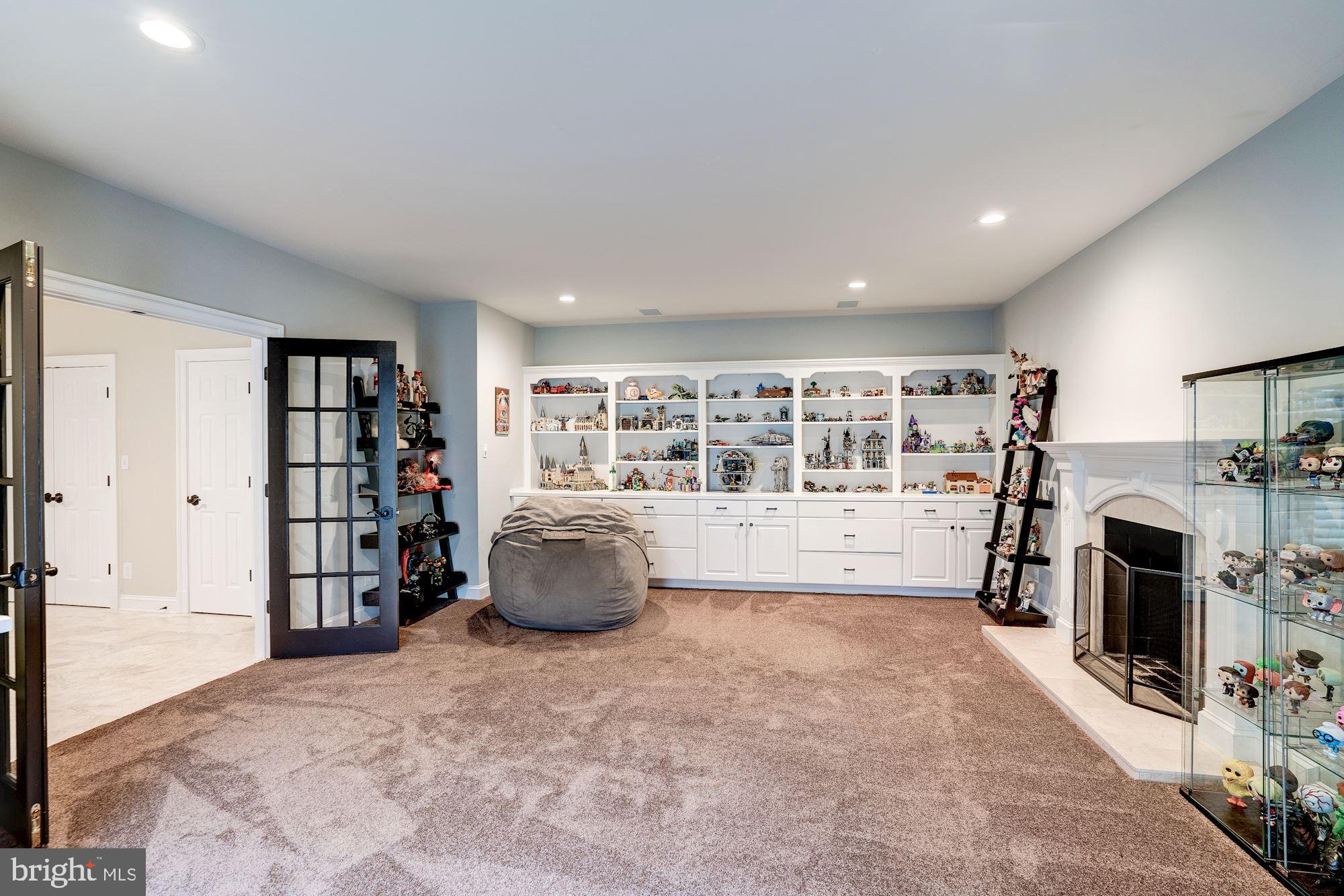 THE ENGLISH HILLS - Residential