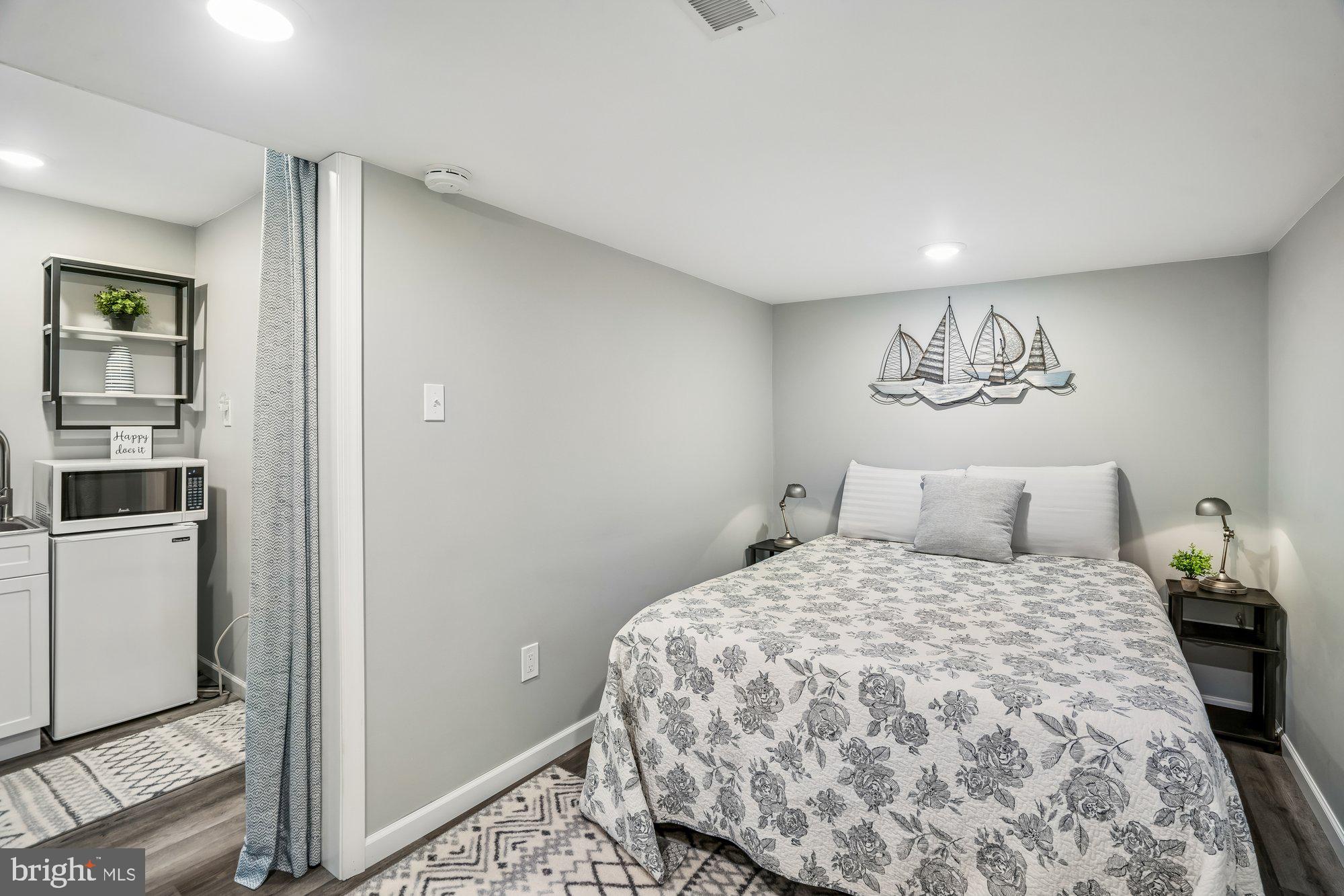 LYNDWOOD MANOR - Residential