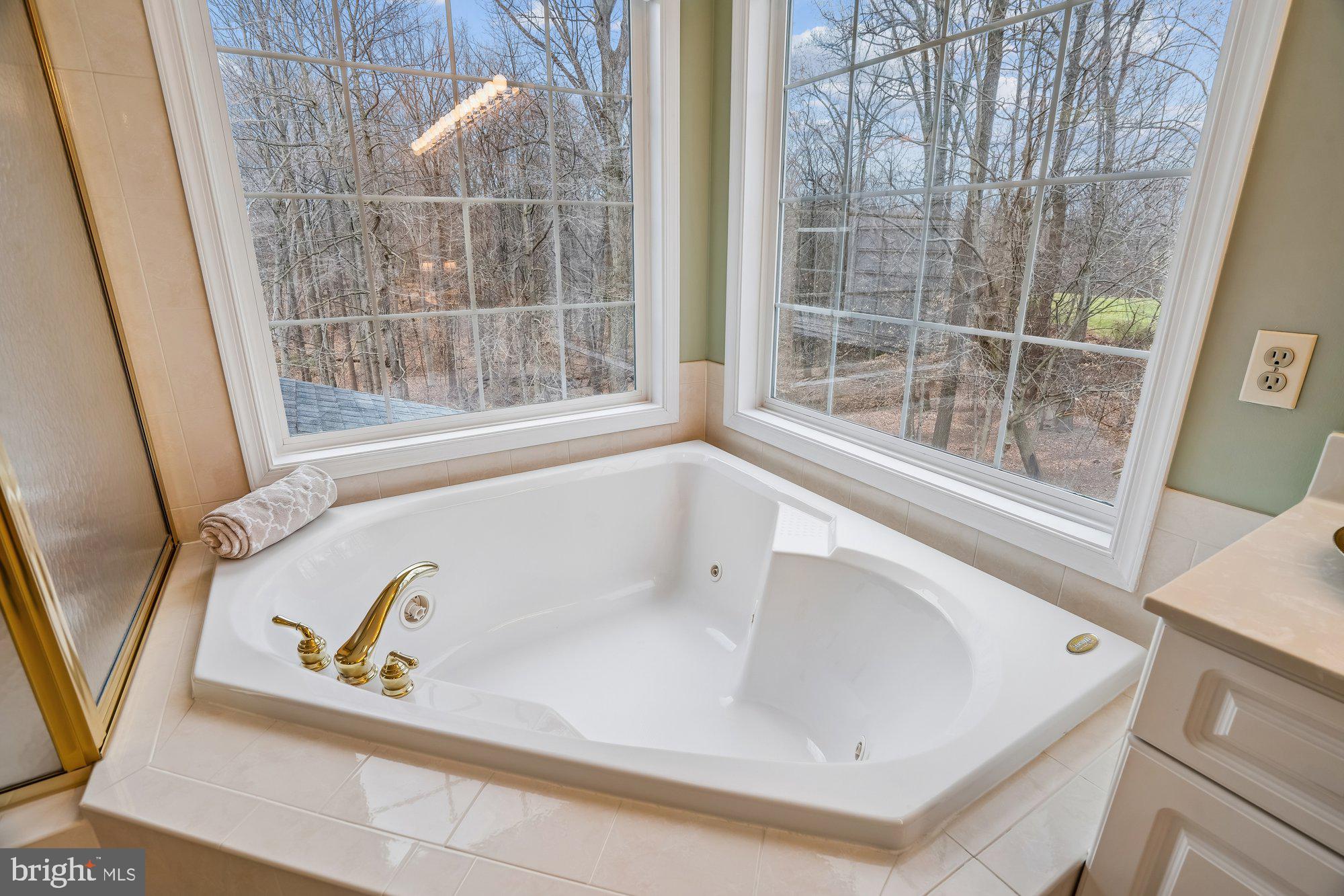 LYNDWOOD MANOR - Residential