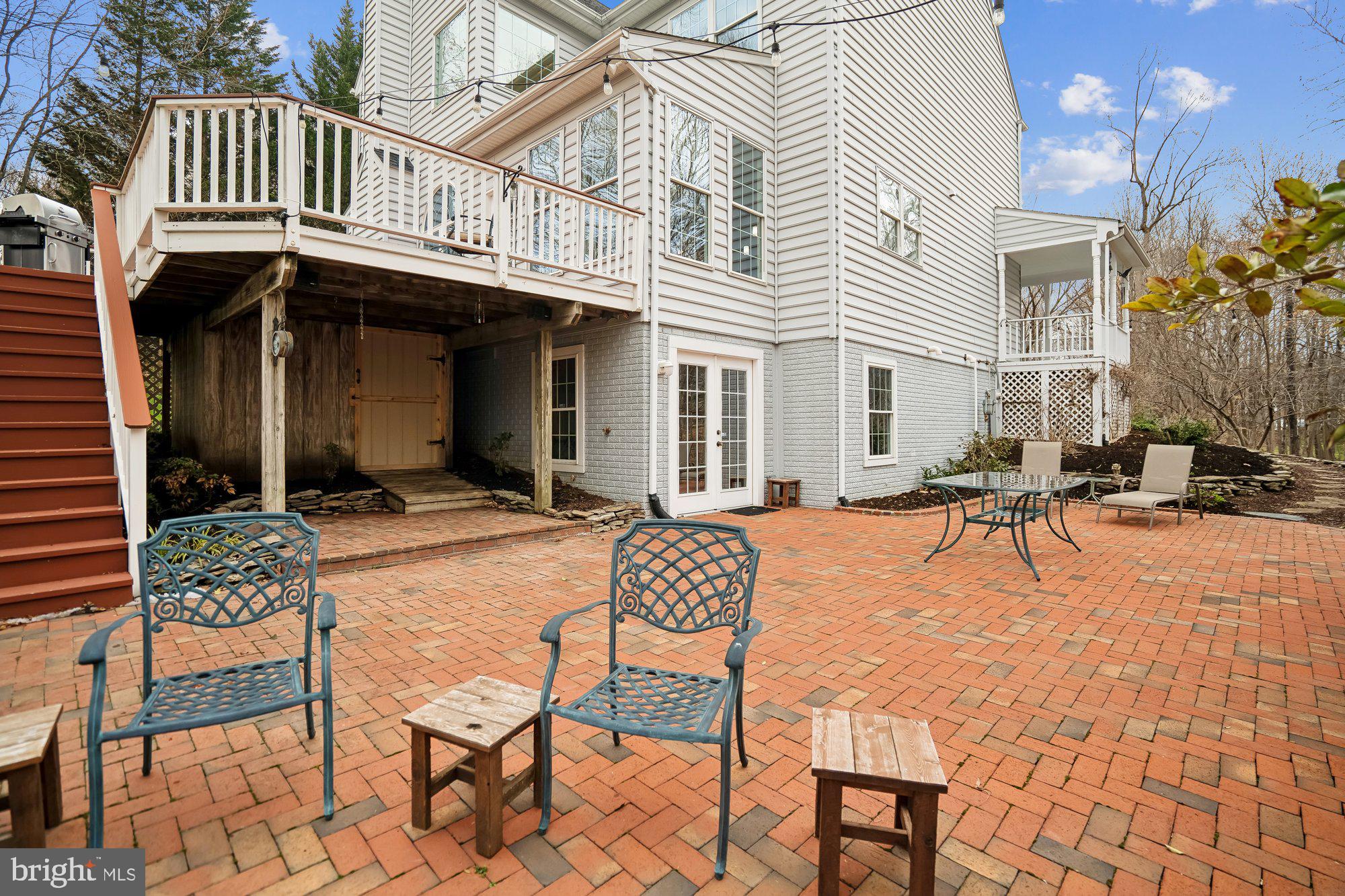 LYNDWOOD MANOR - Residential