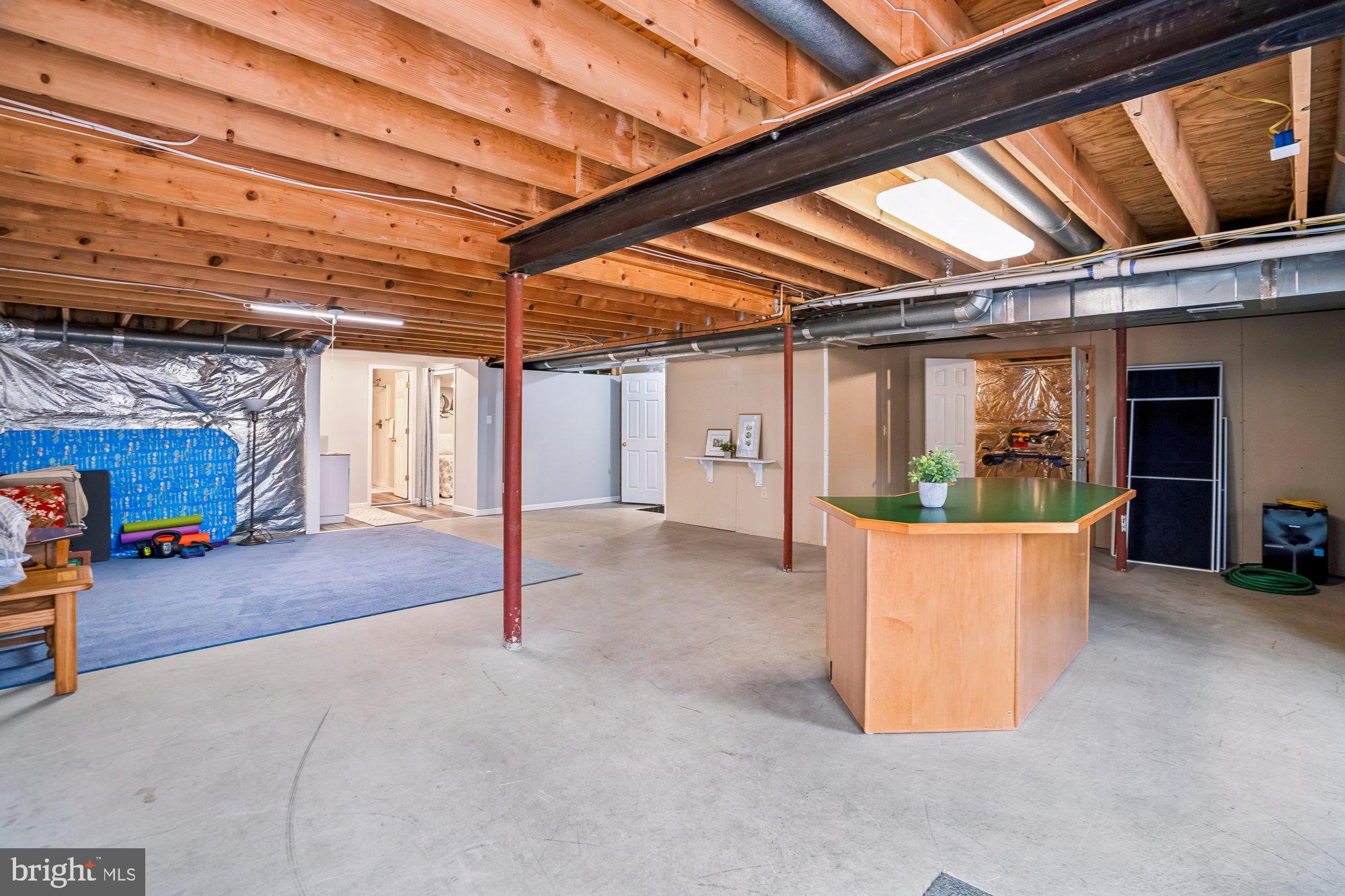 LYNDWOOD MANOR - Residential