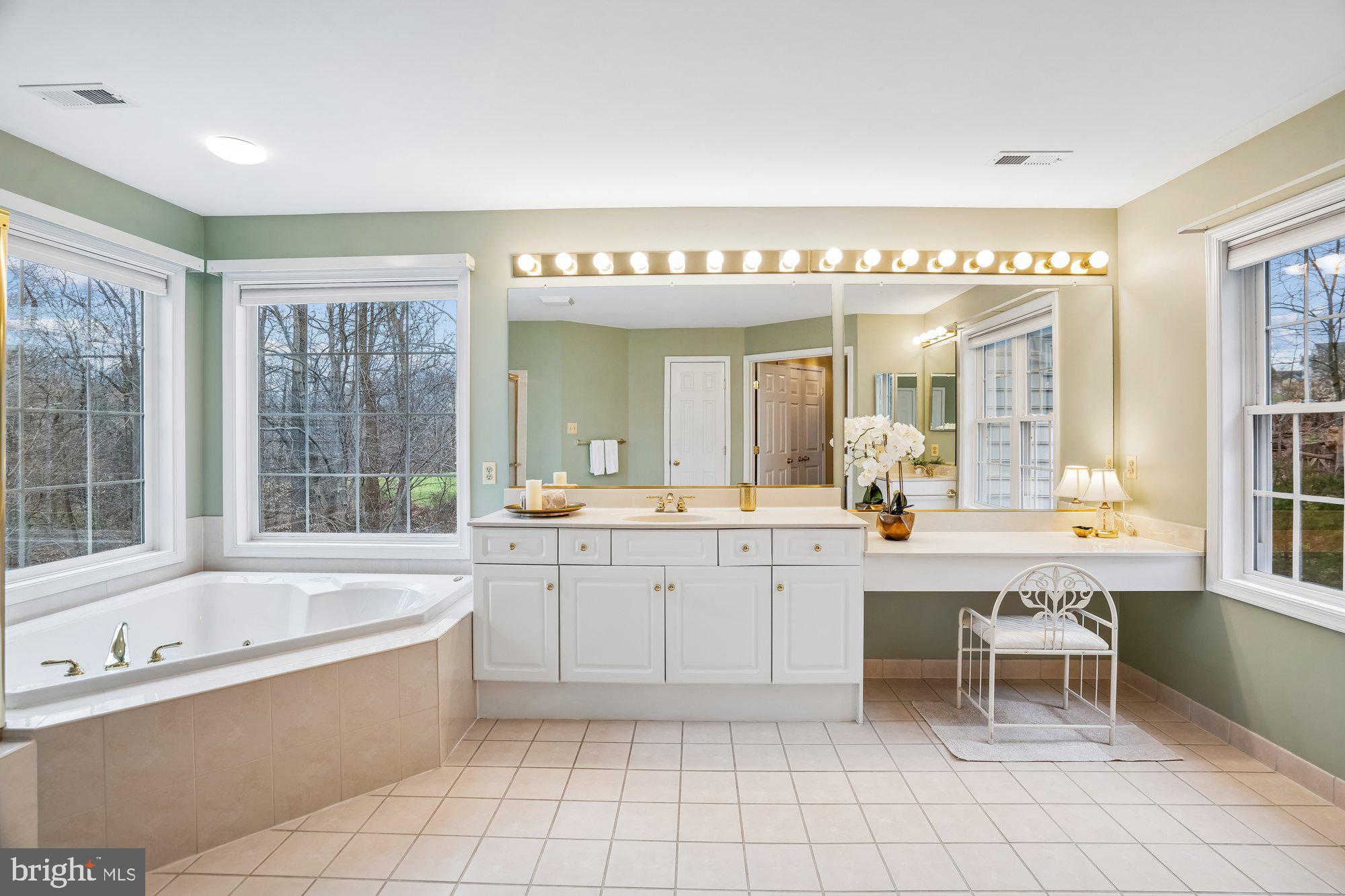 LYNDWOOD MANOR - Residential