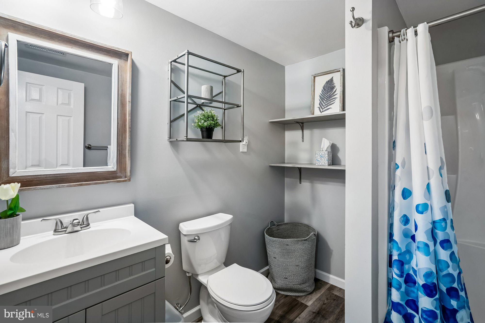 LYNDWOOD MANOR - Residential