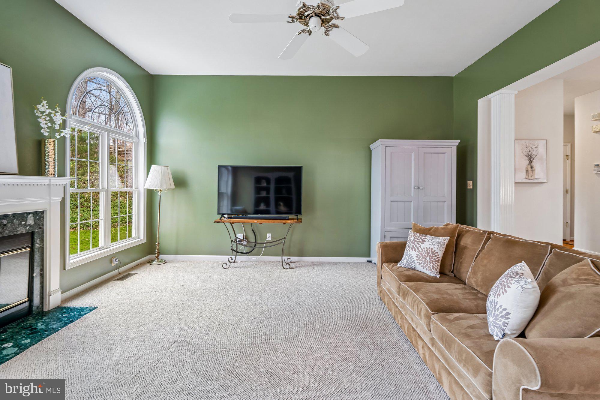 LYNDWOOD MANOR - Residential