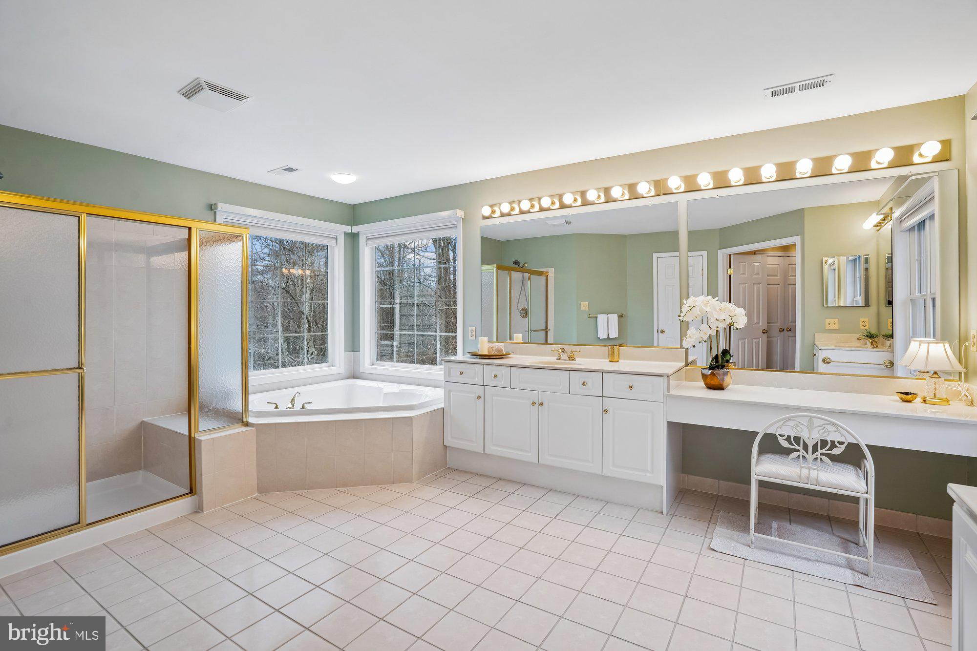 LYNDWOOD MANOR - Residential