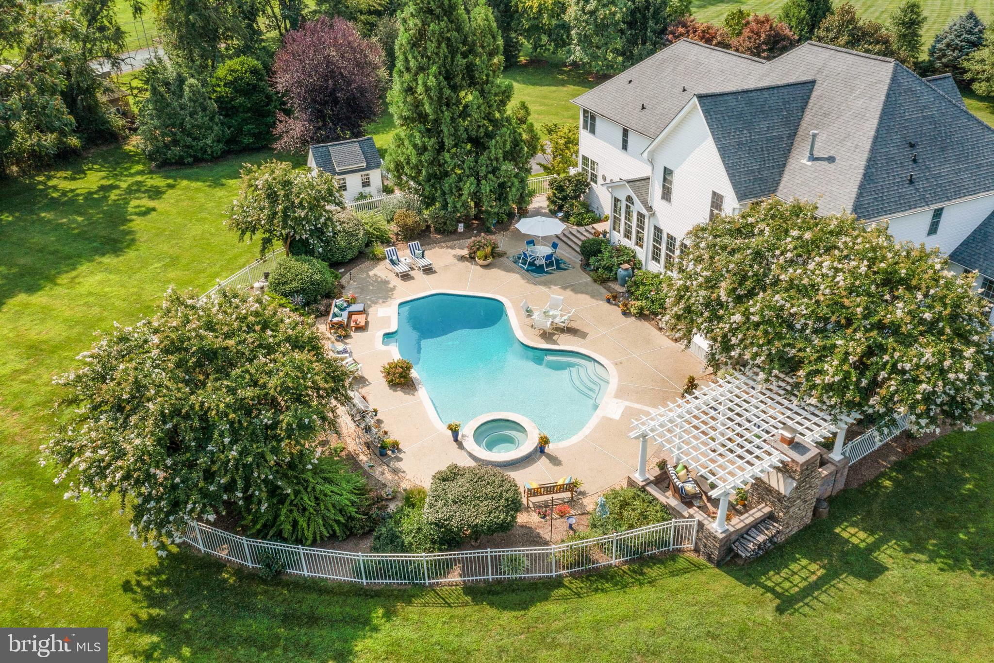 GOLDEN POND OVERLOOK - Residential