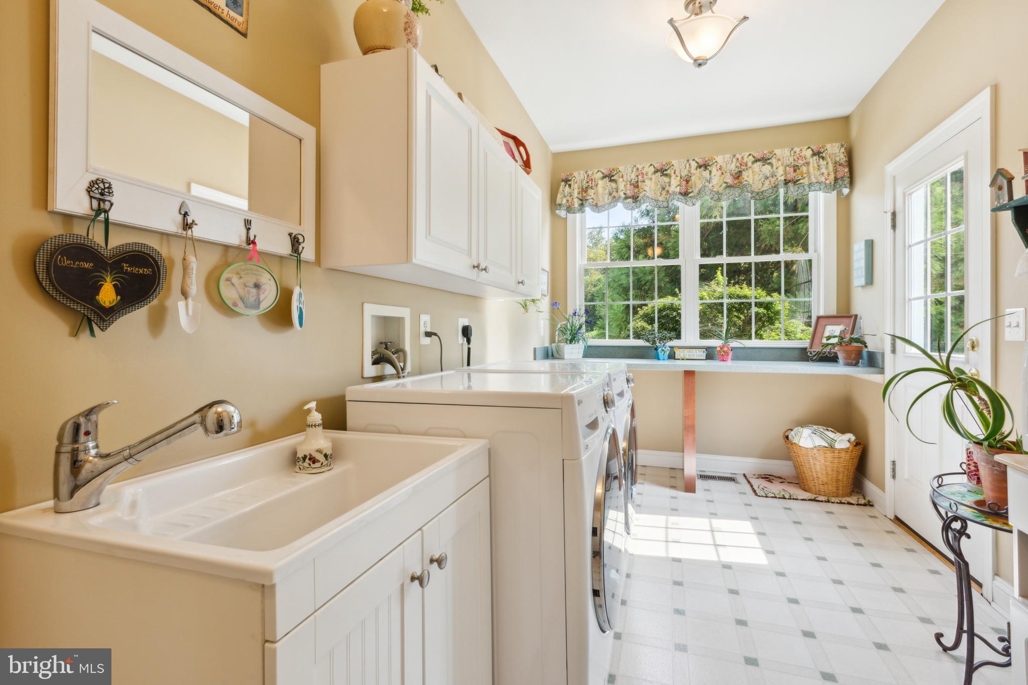 GOLDEN POND OVERLOOK - Residential