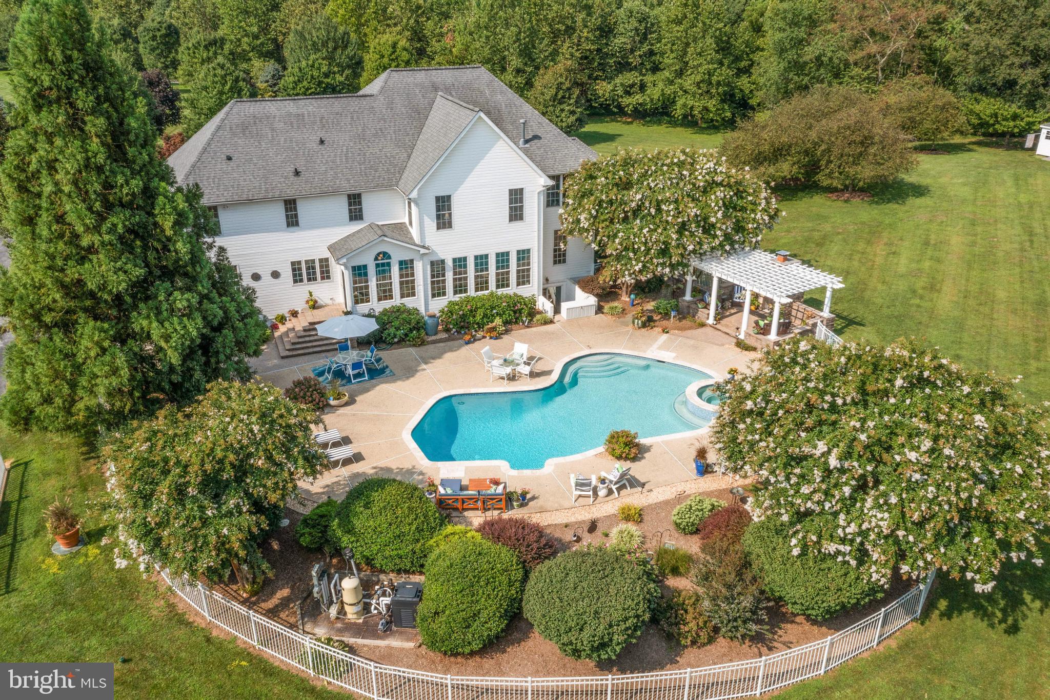 GOLDEN POND OVERLOOK - Residential