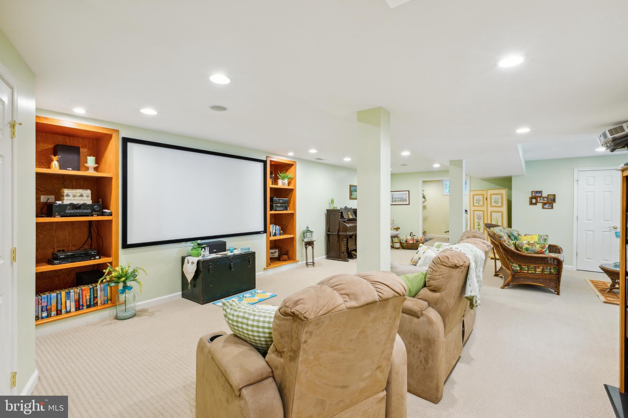 GOLDEN POND OVERLOOK - Residential