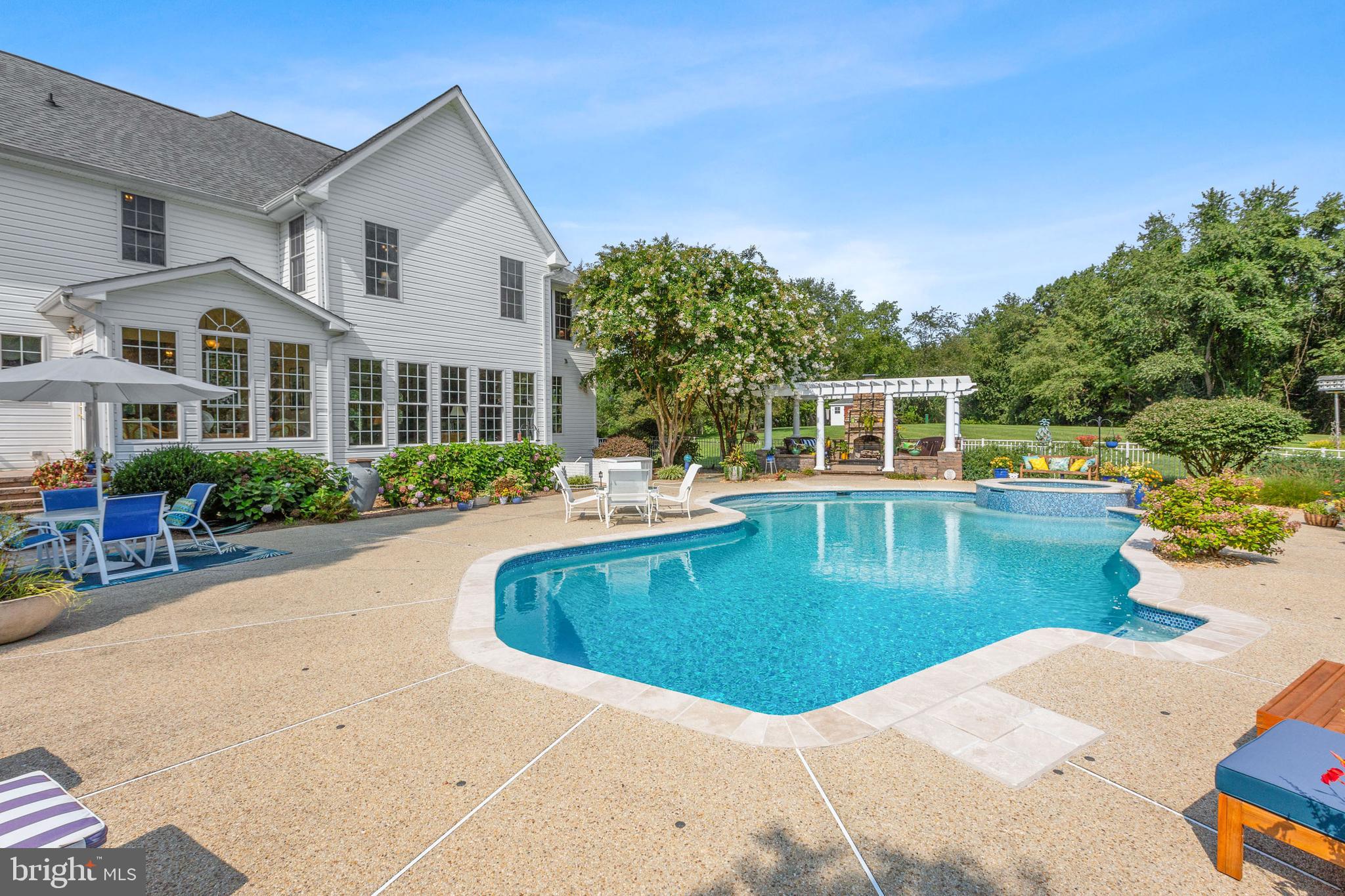 GOLDEN POND OVERLOOK - Residential