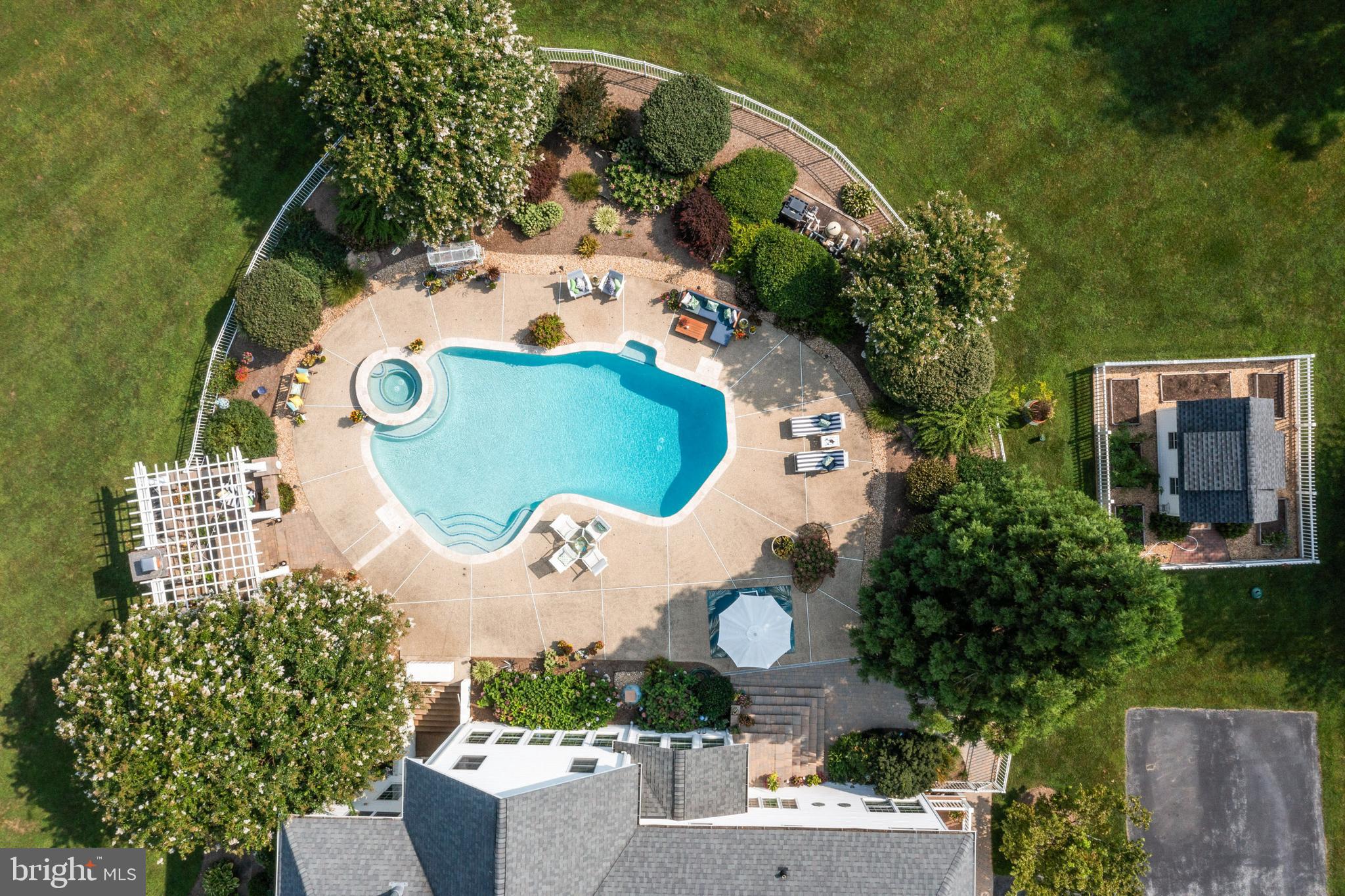 GOLDEN POND OVERLOOK - Residential