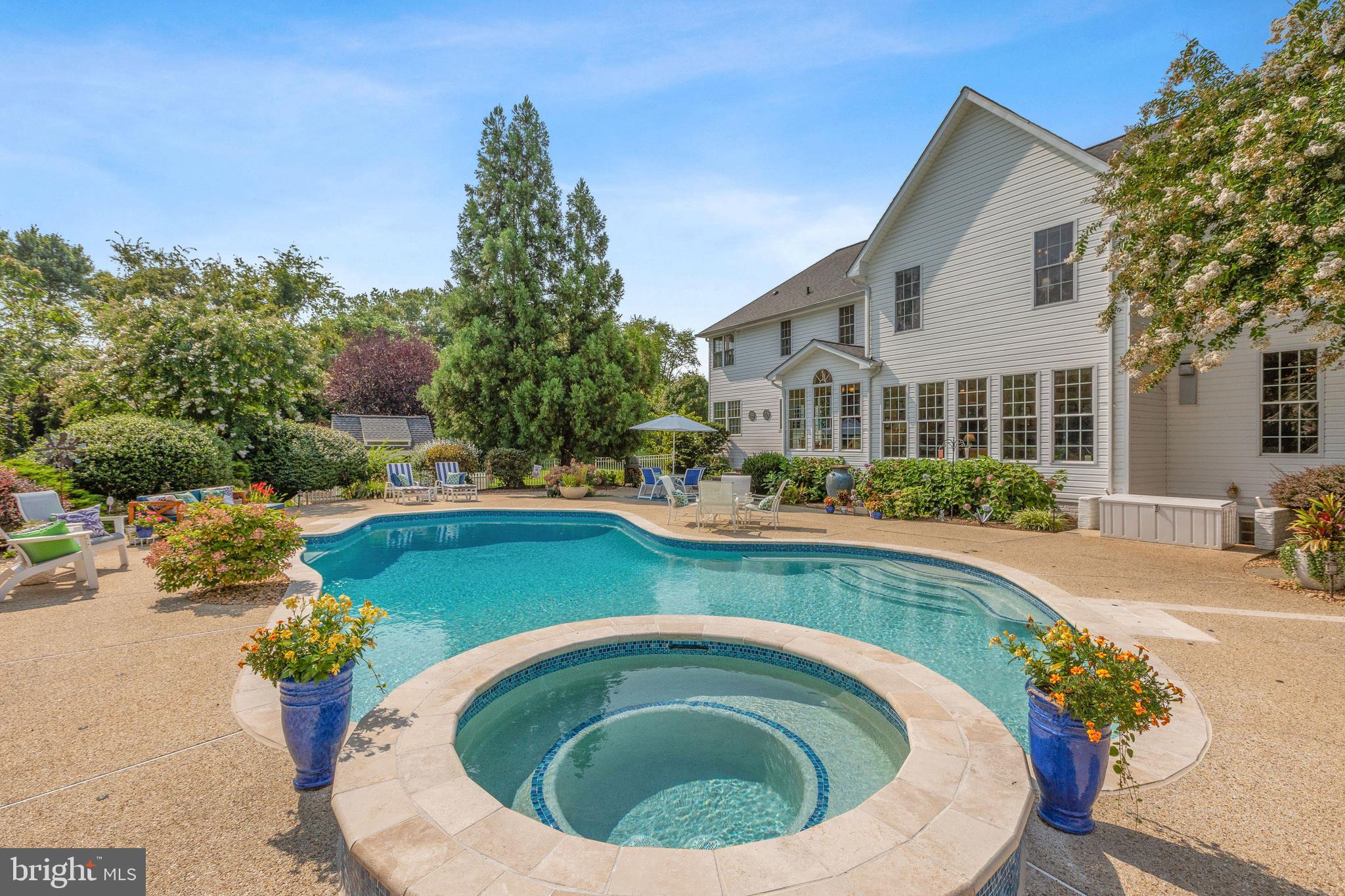 GOLDEN POND OVERLOOK - Residential