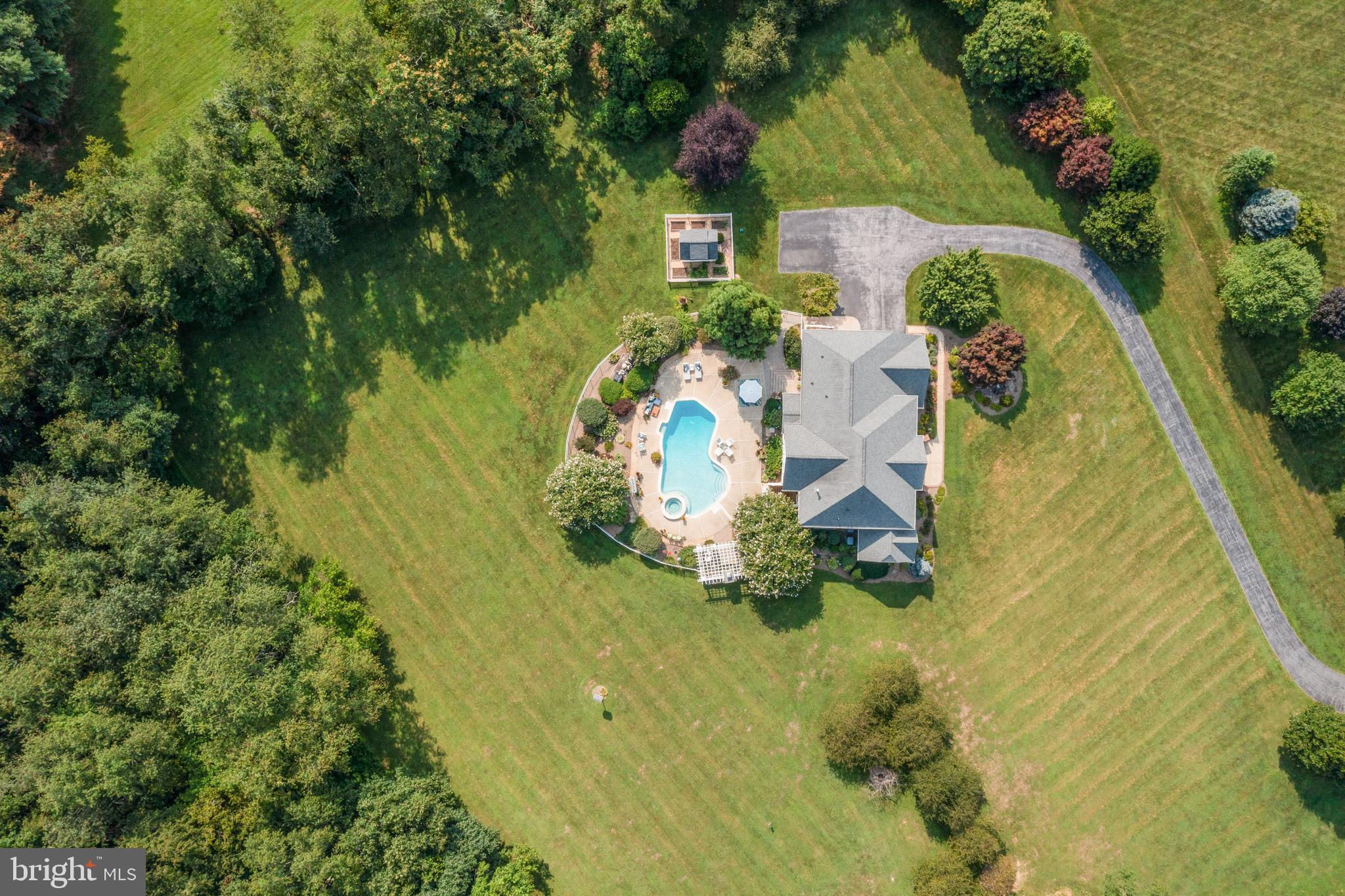 GOLDEN POND OVERLOOK - Residential