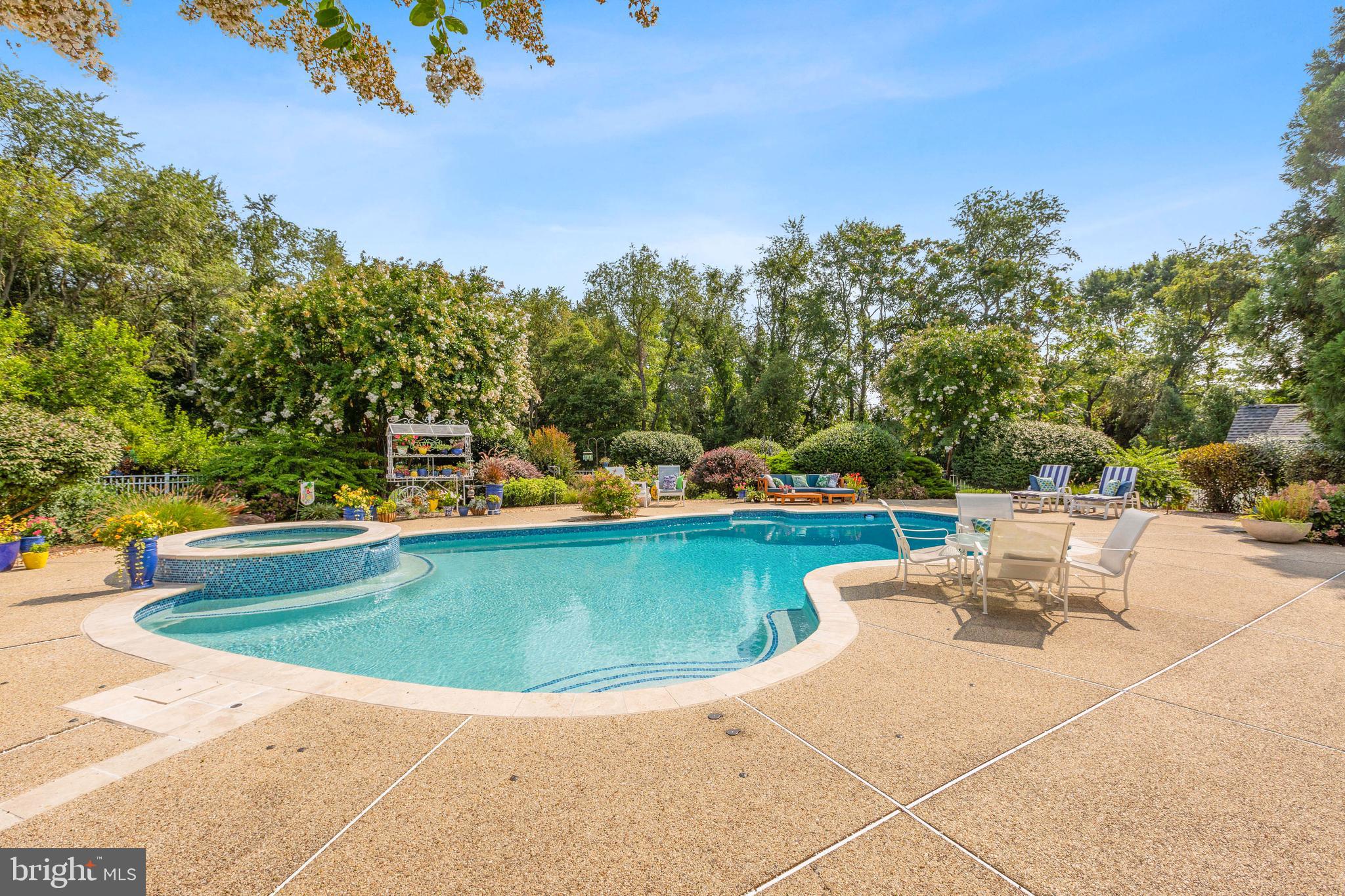 GOLDEN POND OVERLOOK - Residential