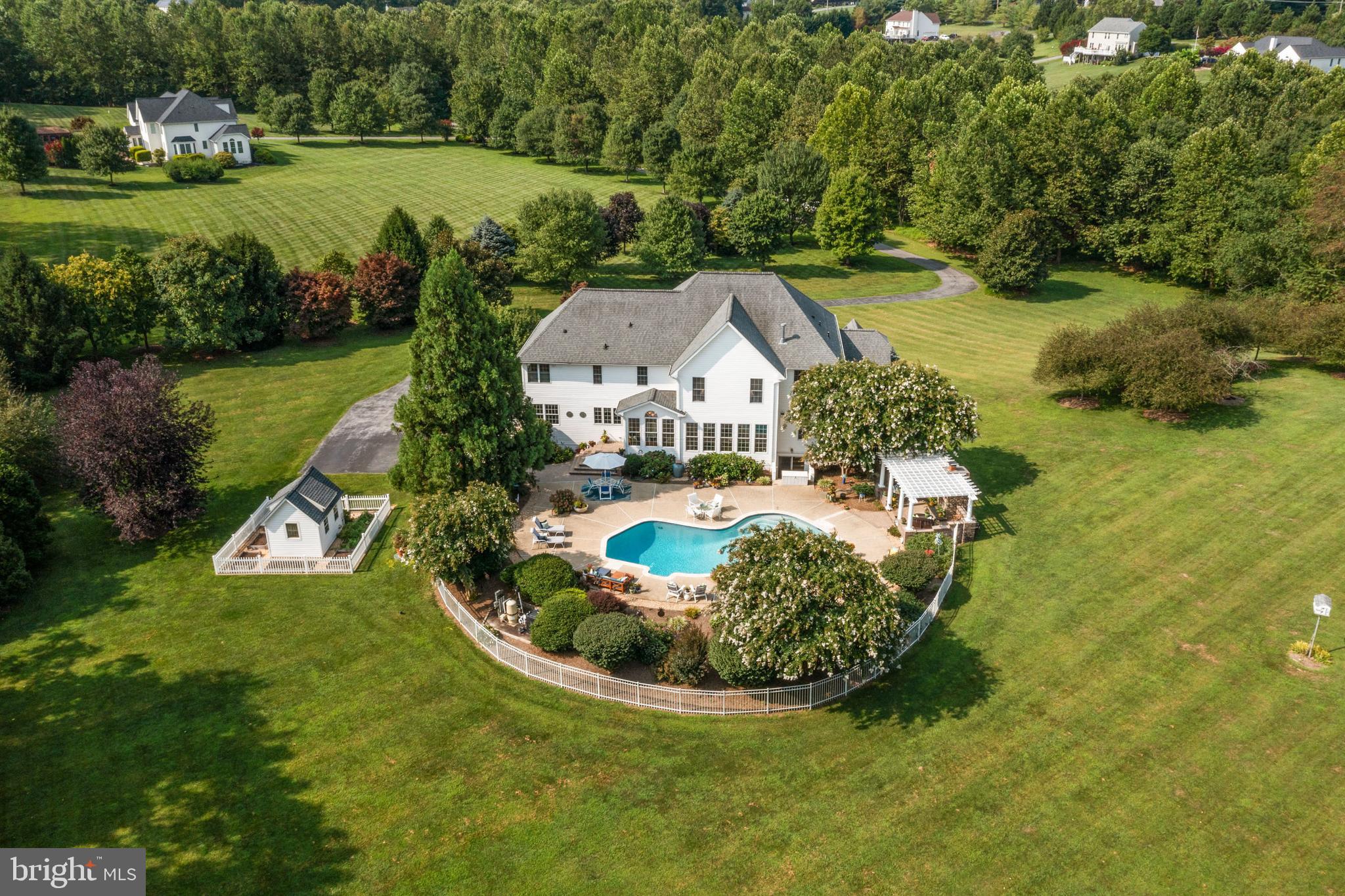 GOLDEN POND OVERLOOK - Residential
