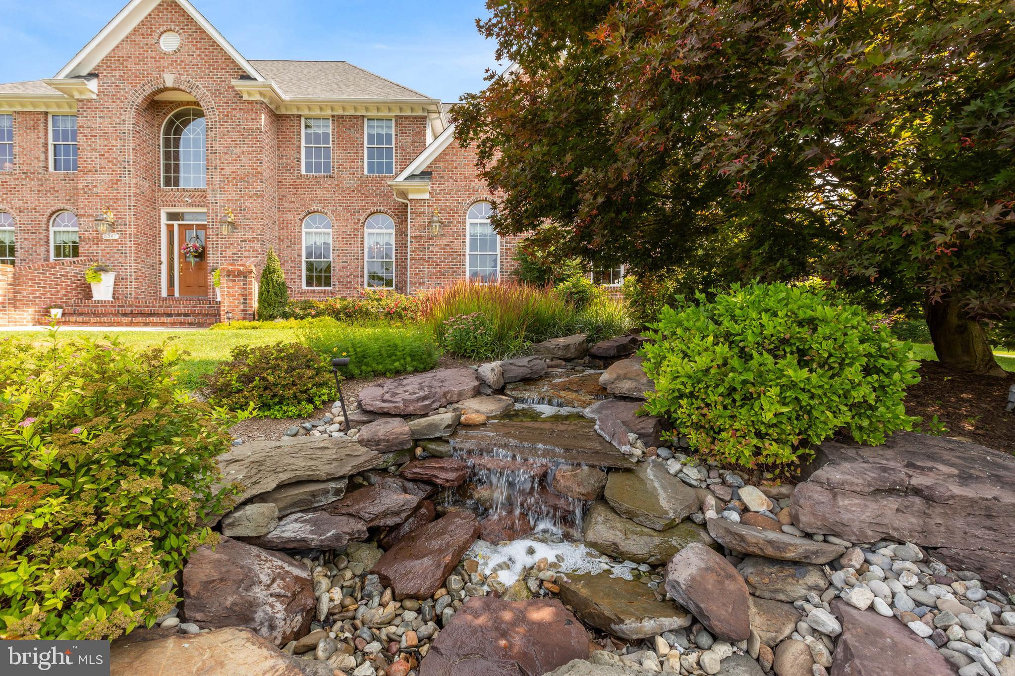 GOLDEN POND OVERLOOK - Residential