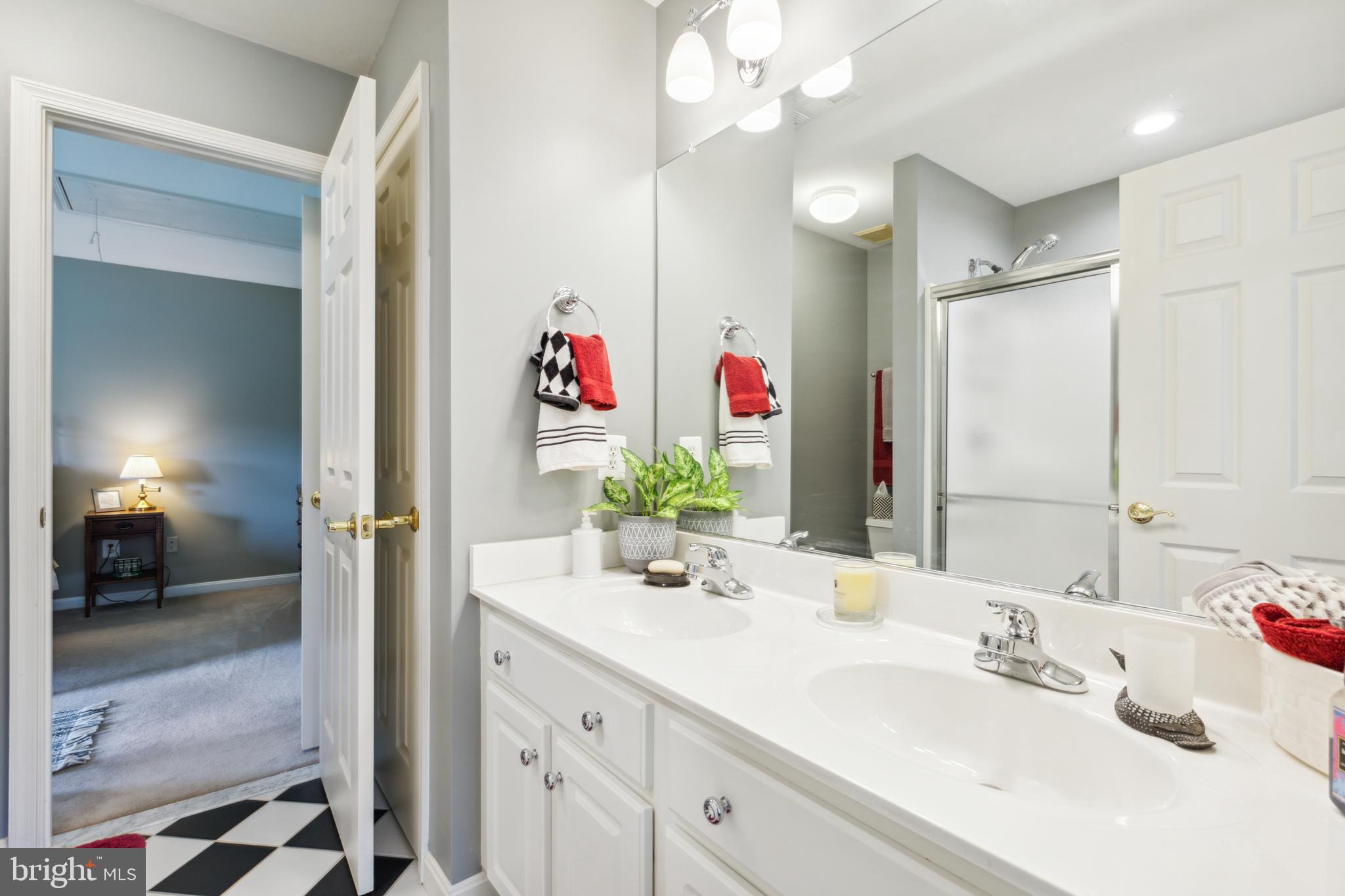 GOLDEN POND OVERLOOK - Residential