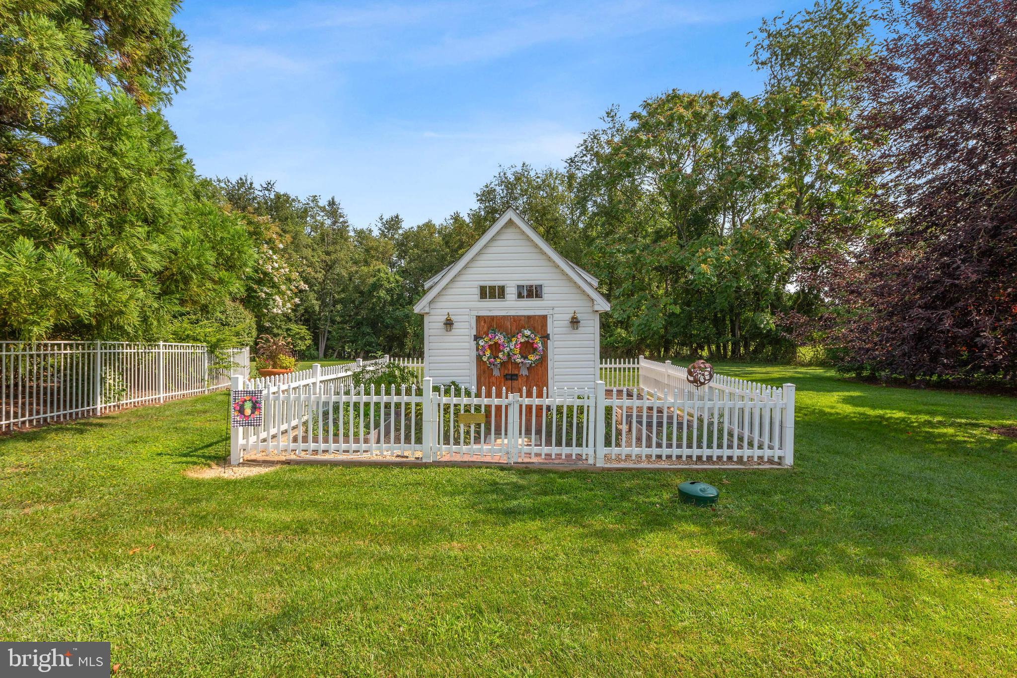 GOLDEN POND OVERLOOK - Residential