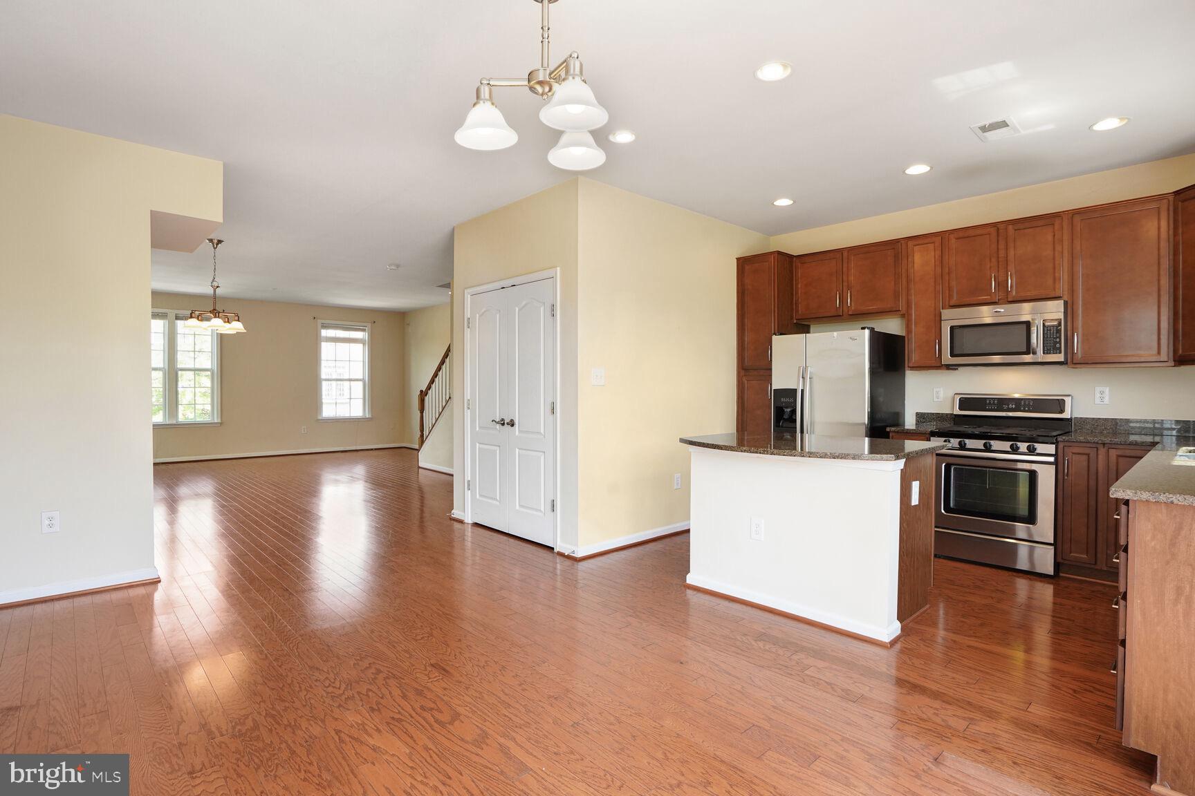 GOOSE CREEK VILLAGE NORTH - Residential Lease