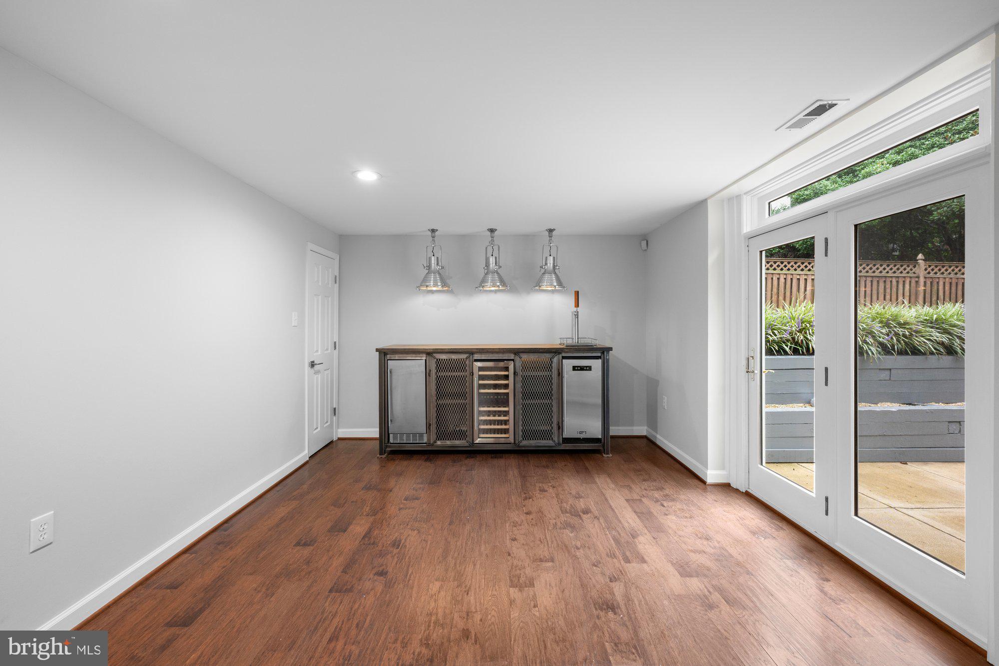 BEVERLY MANOR - Residential