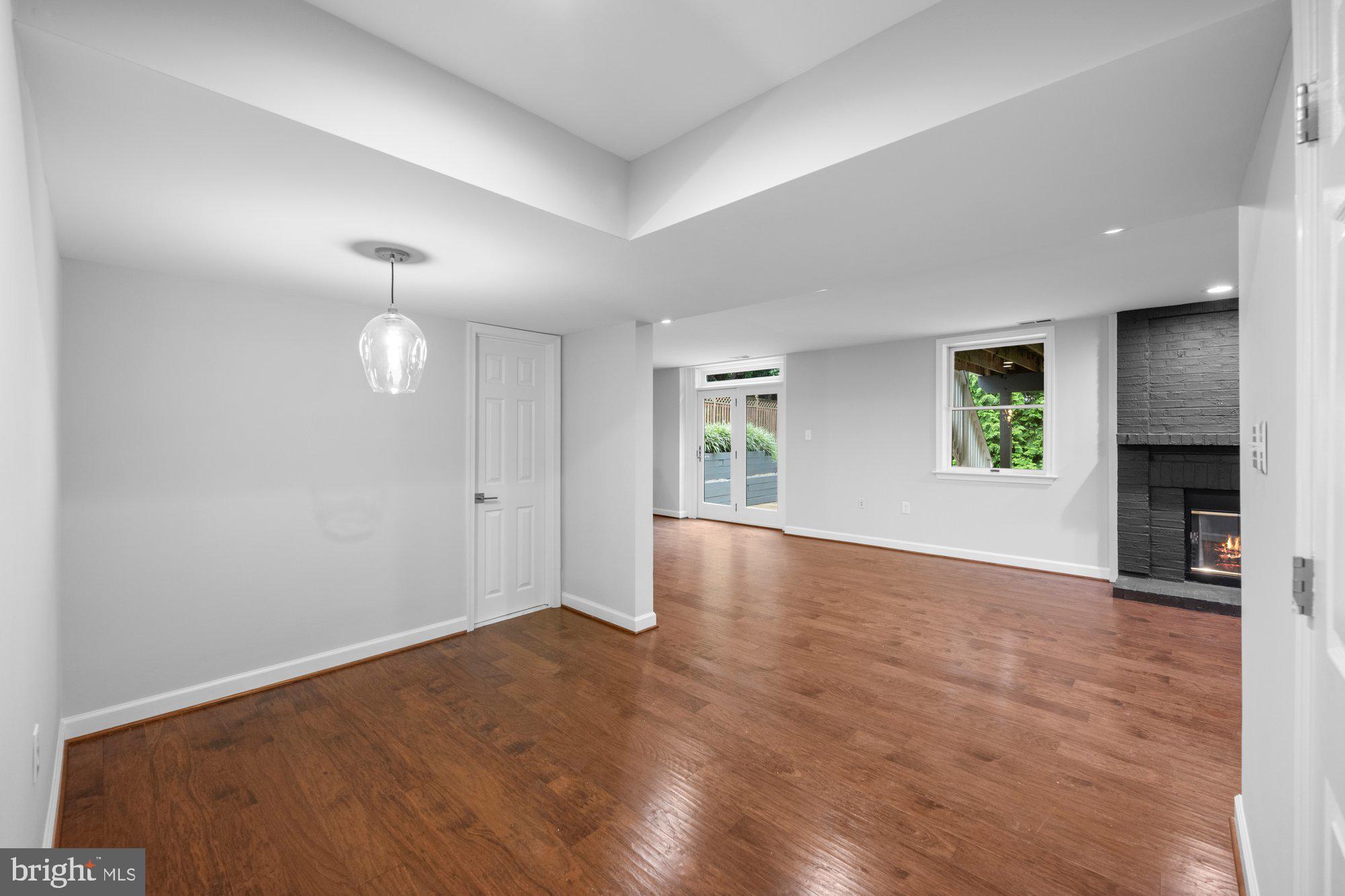 BEVERLY MANOR - Residential